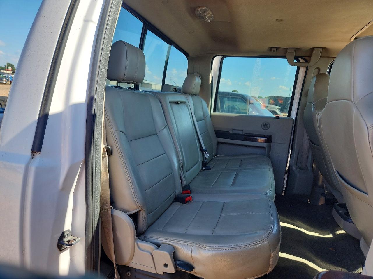 2010 Ford F350 Super Duty White vin: 1FTWW3BR5AEA35658