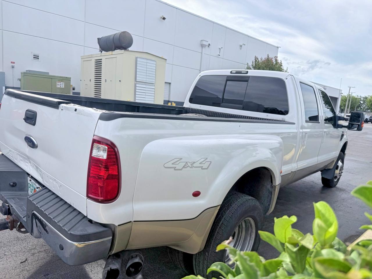 2010 Ford F350 Super Duty White vin: 1FTWW3DR5AEA50593