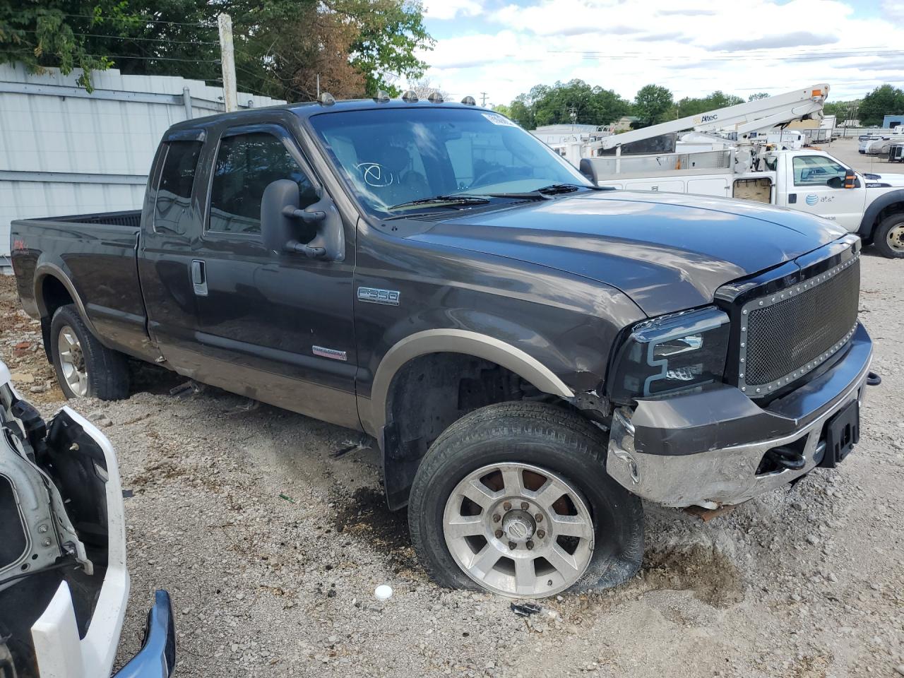2006 Ford F350 Srw Super Duty Gray vin: 1FTWX31P16EA87907 Damage: Hood, Dent(S) W/ Paint Dmg, 5 To 6 Inches
