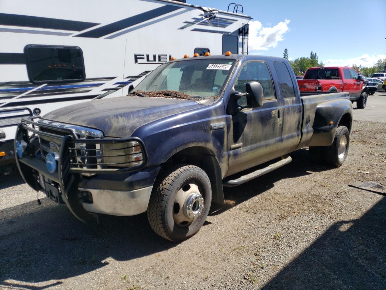 2005 Ford F350 Super Duty Blue vin: 1FTWX33P35EC32831 Damage: Left Front Fender, Heavy Scratch, 3 To 4 Inches