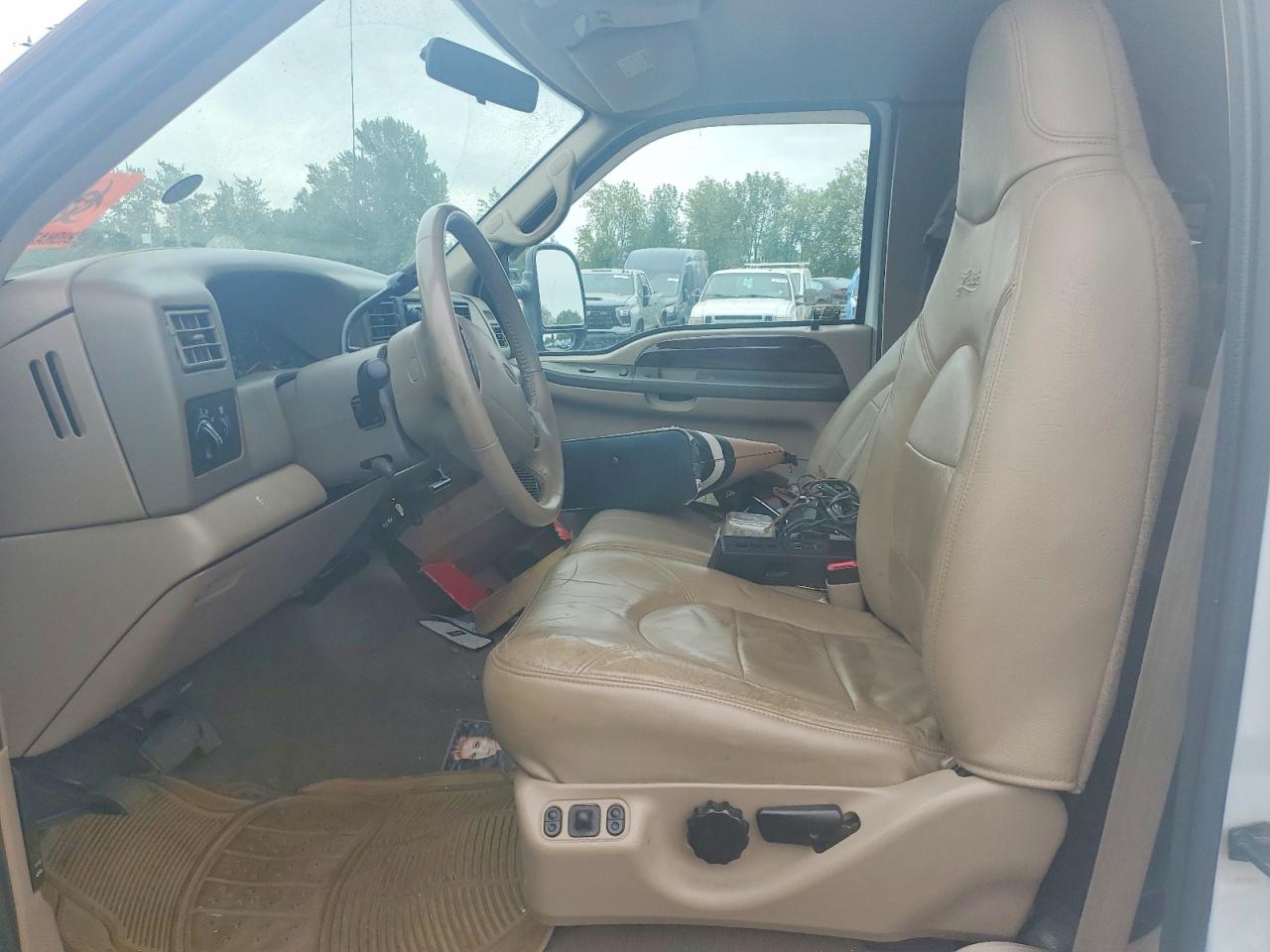 2000 Ford F350 Super Duty White vin: 1FTWX33S8YED76352