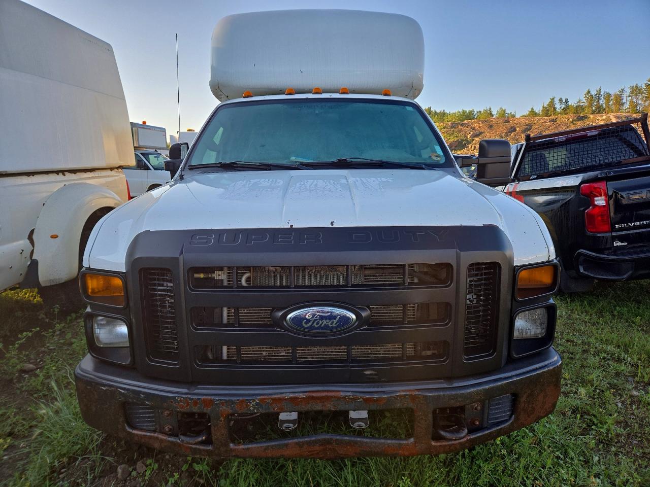2009 Ford F350 Super Duty White vin: 1FTWX33Y09EA24968