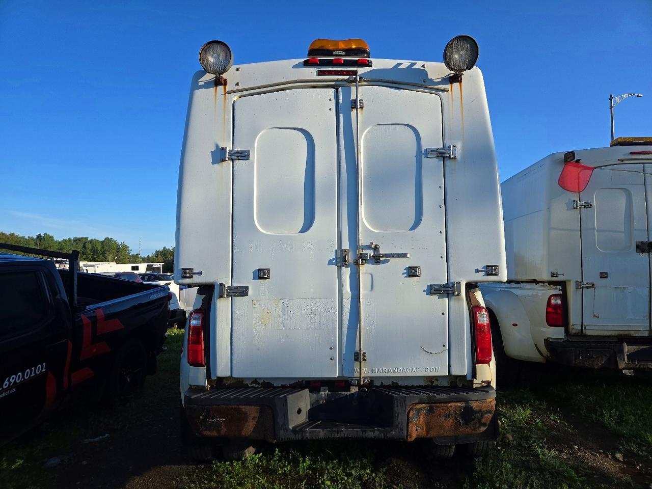 2009 Ford F350 Super Duty White vin: 1FTWX33Y09EA24968