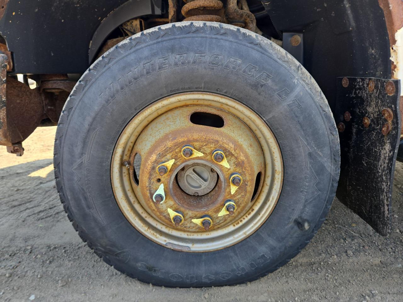2009 Ford F350 Super Duty White vin: 1FTWX33Y09EA24968 Damage: Left Front Wheel, Rust, Repair Required