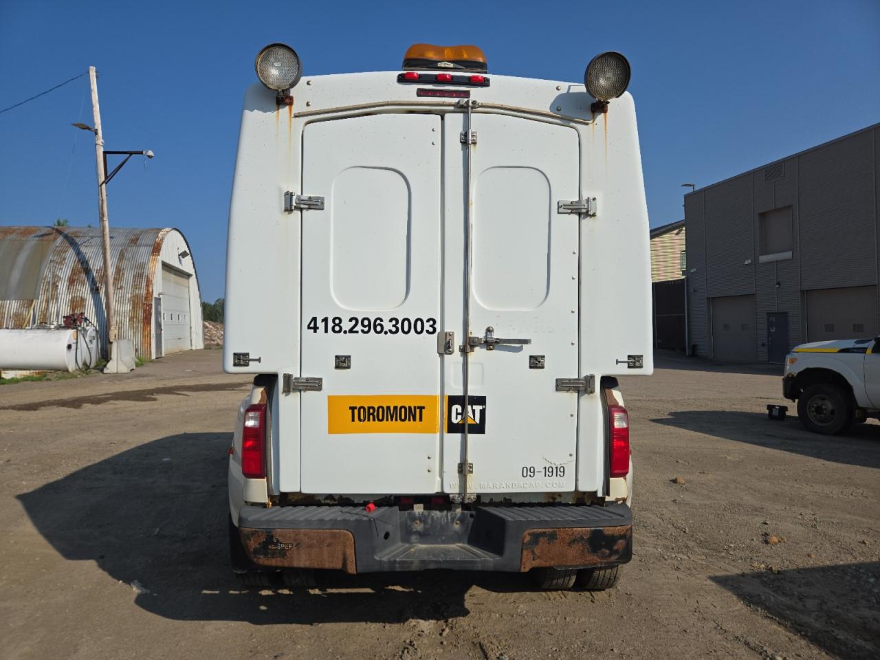 2009 Ford F350 Super Duty White vin: 1FTWX33Y09EA24968 Damage: Rear Metal Bumper Painted, Rust, > 12 Inches
