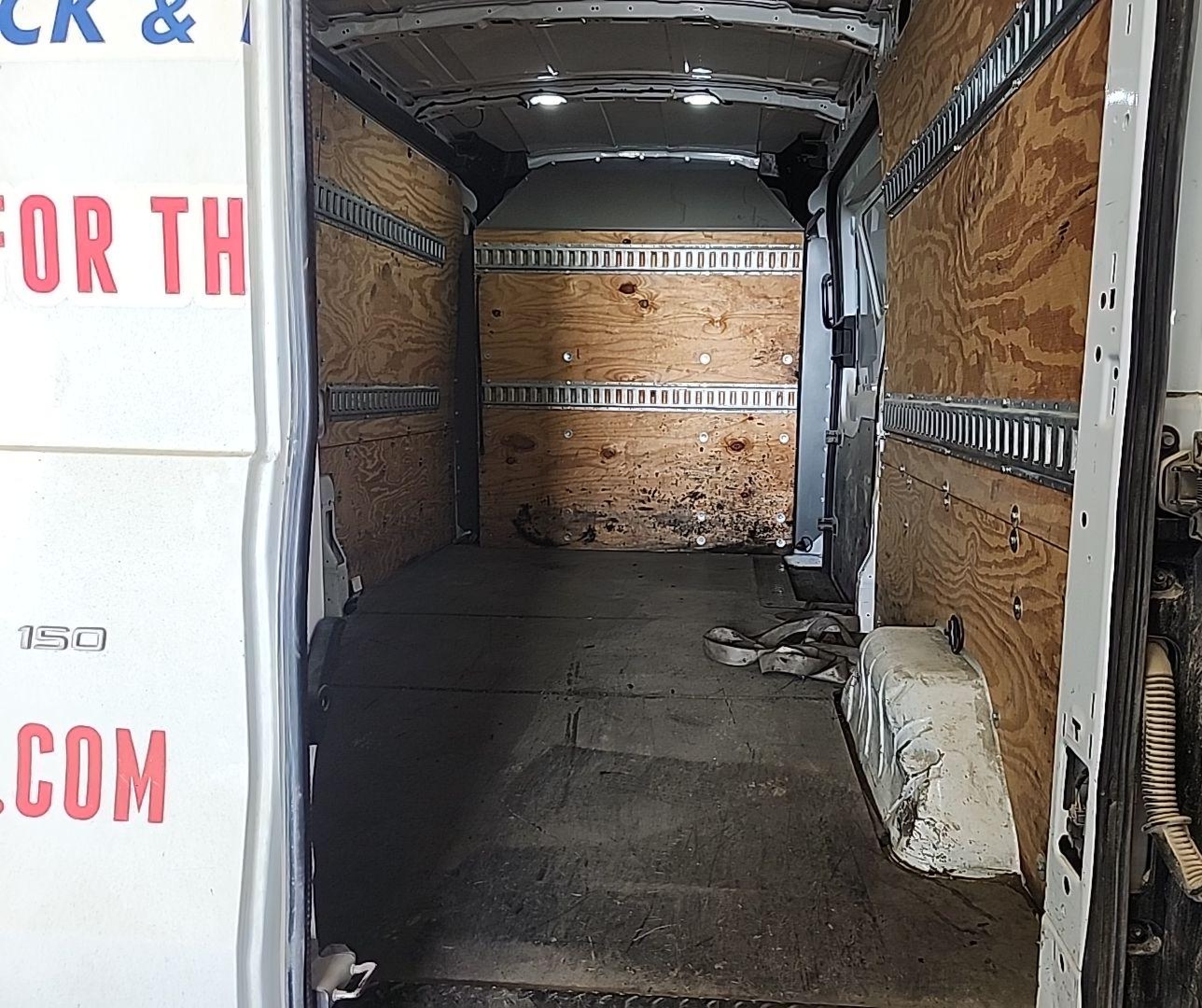 2020 Ford Transit-150 vin: 1FTYE1C80LKA46318
