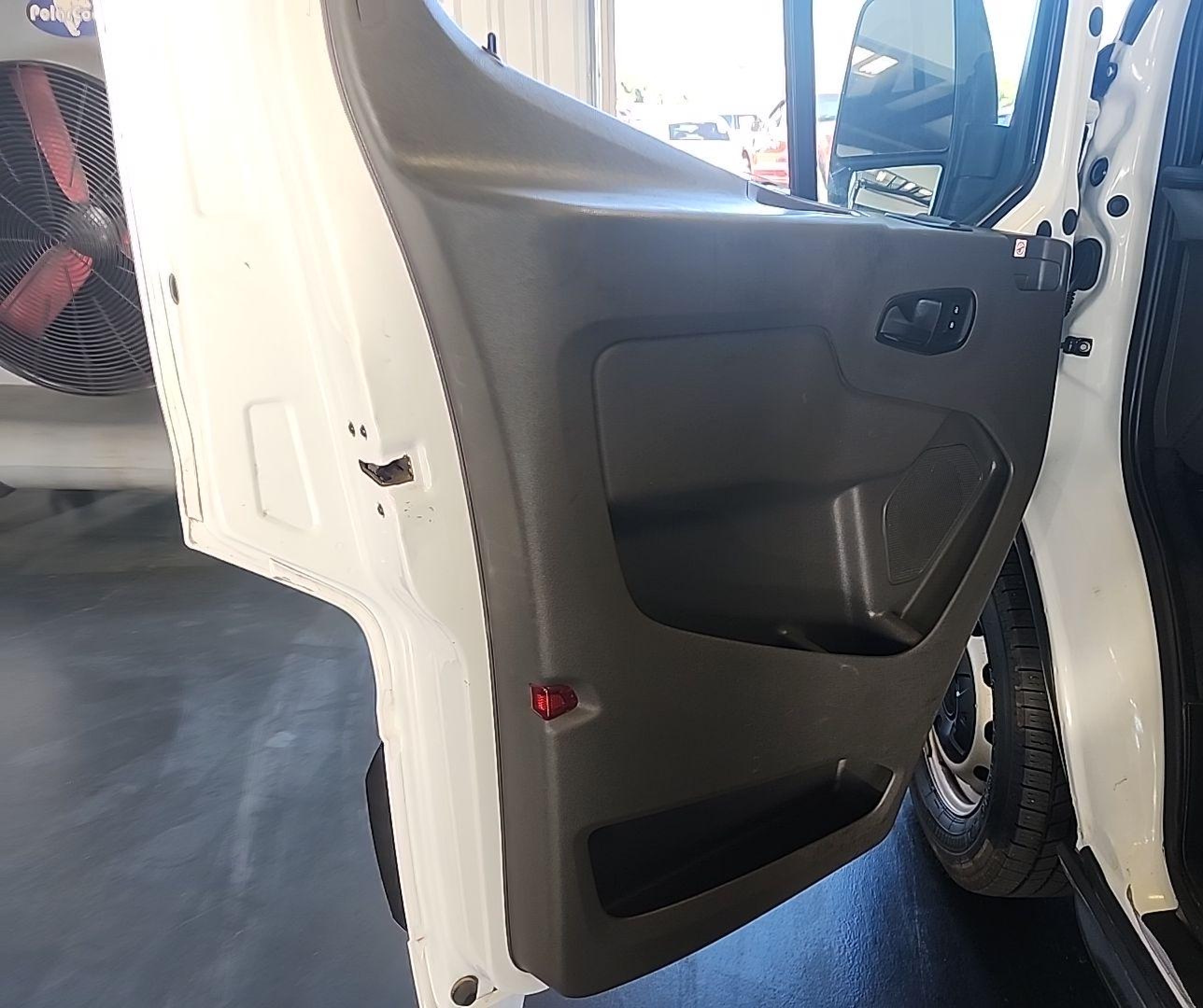 2020 Ford Transit-150 vin: 1FTYE1C80LKA46318