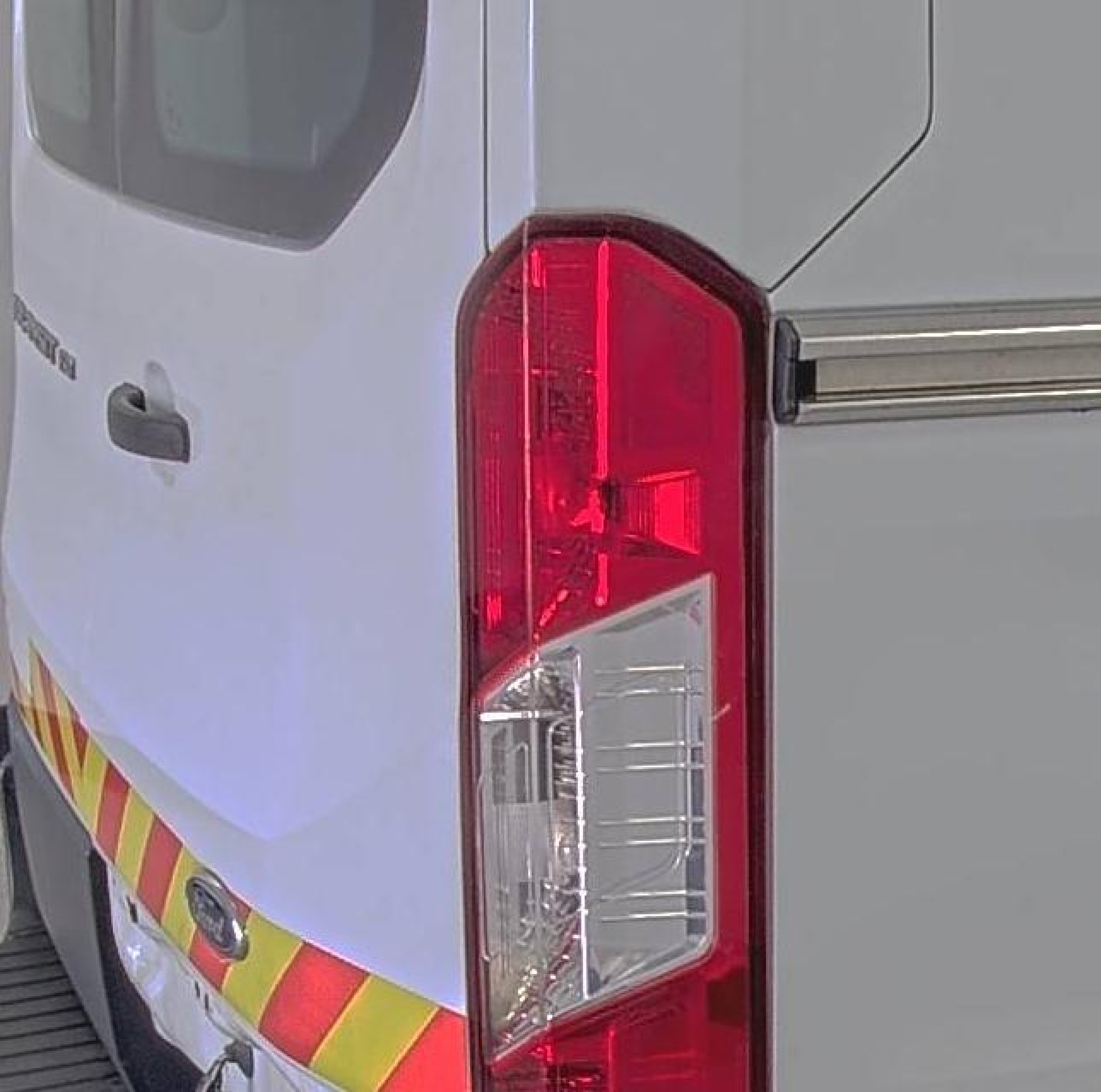 2018 Ford Transit-150   vin: 1FTYE1YM0JKB52111