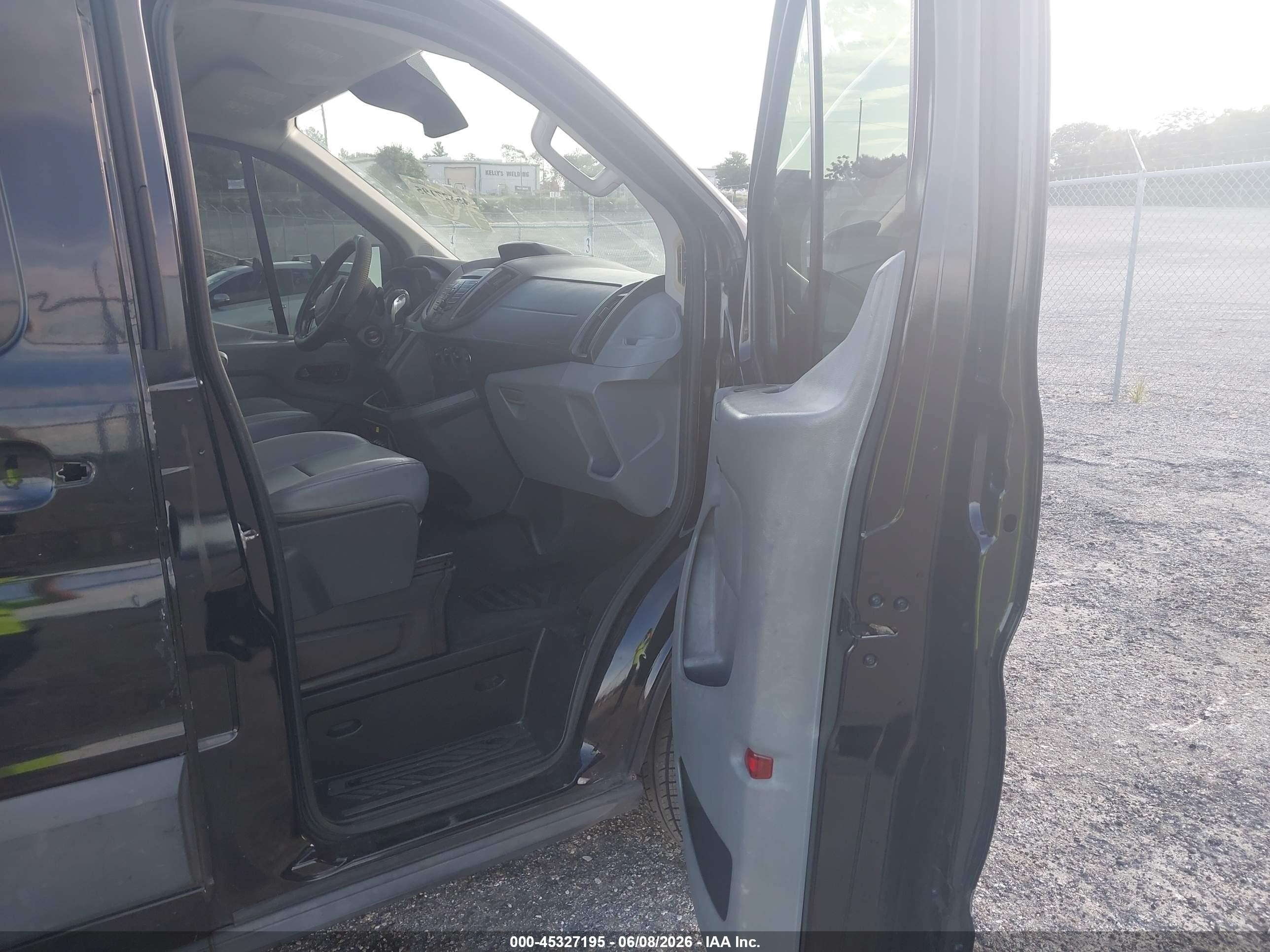 2016 Ford Transit-150   Черный vin: 1FTYE1YM2GKA38278