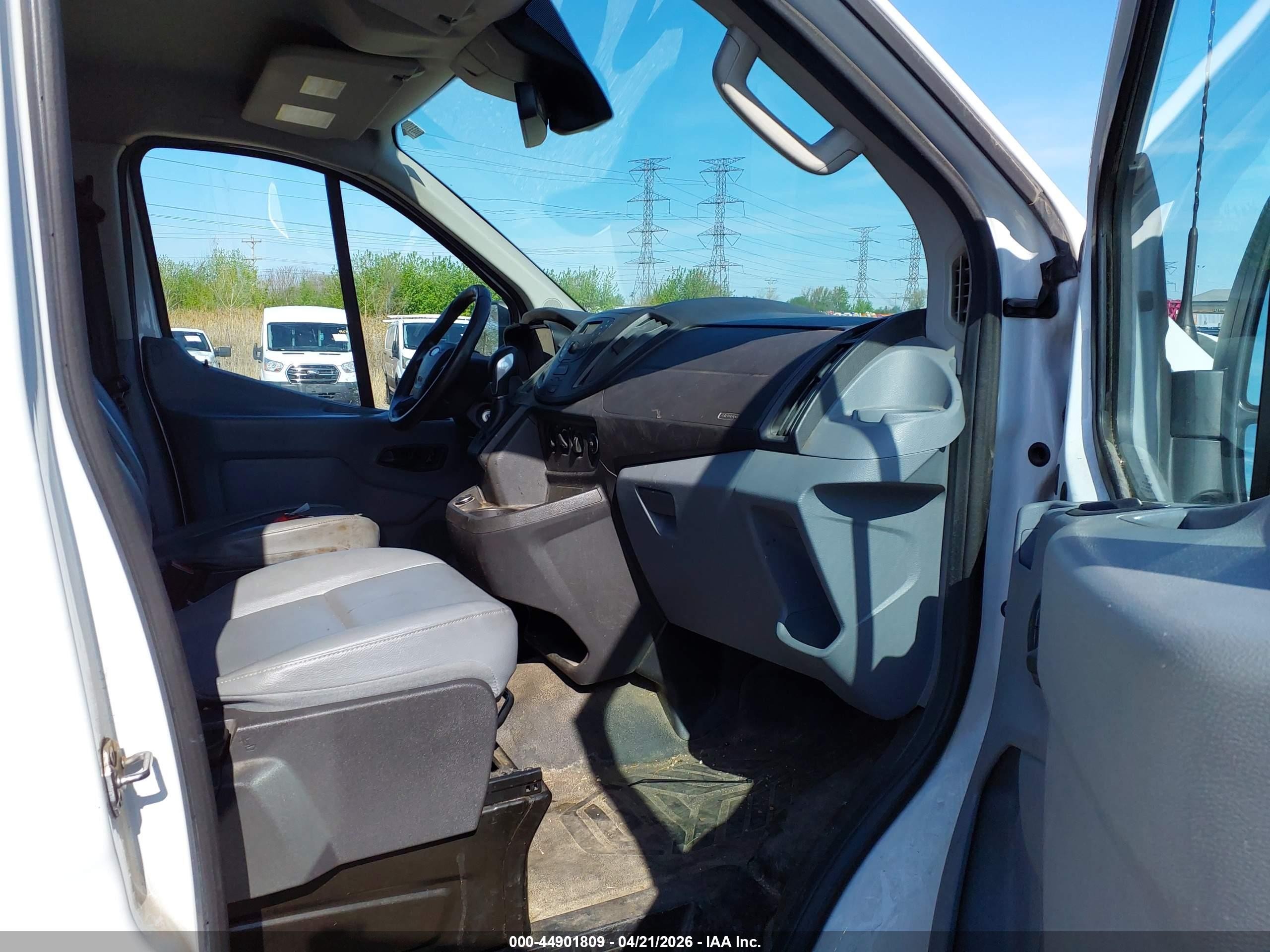 2017 Ford Transit-150   Белый vin: 1FTYE1ZM2HKB04649