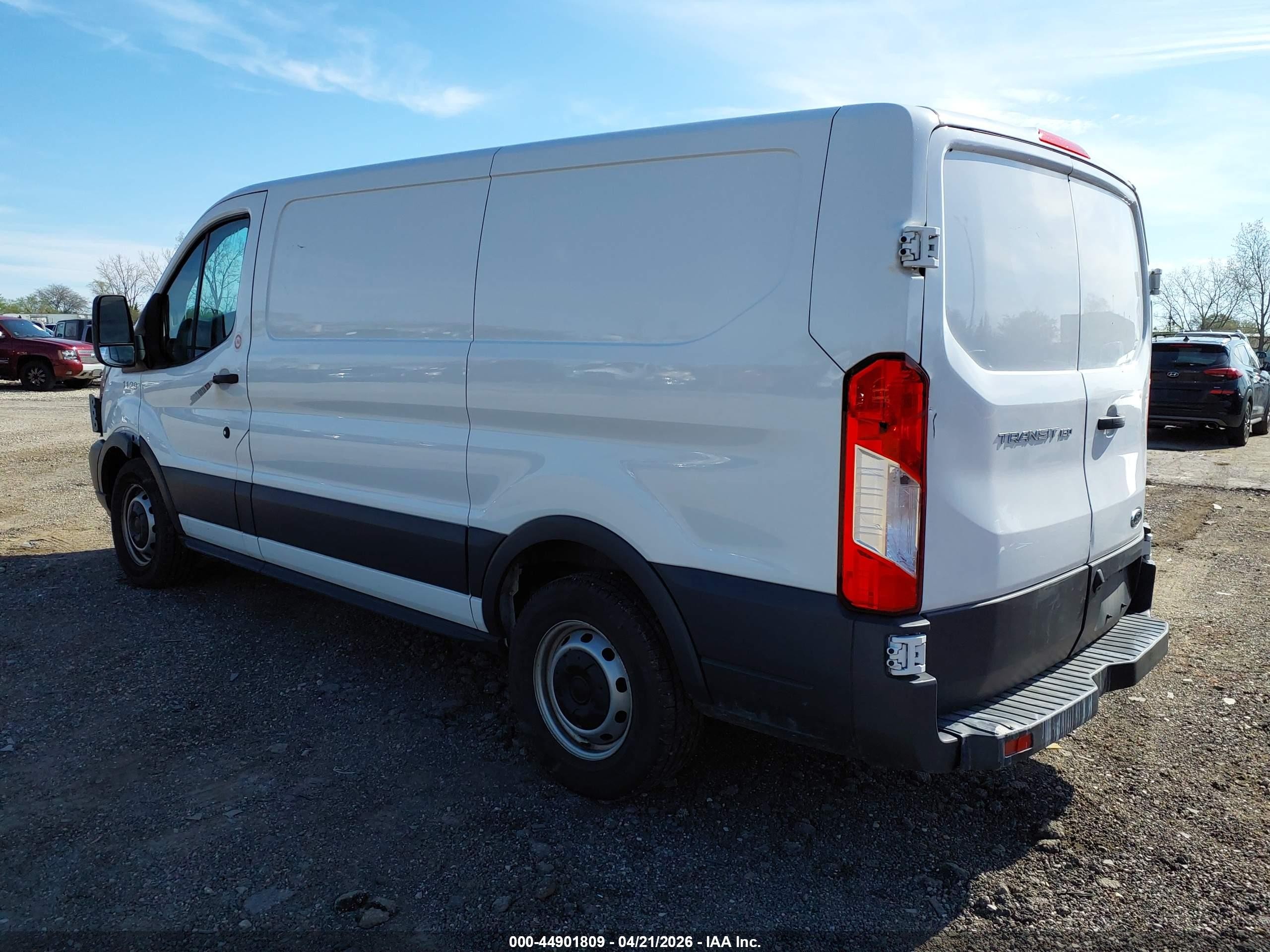 2017 Ford Transit-150   Белый vin: 1FTYE1ZM2HKB04649