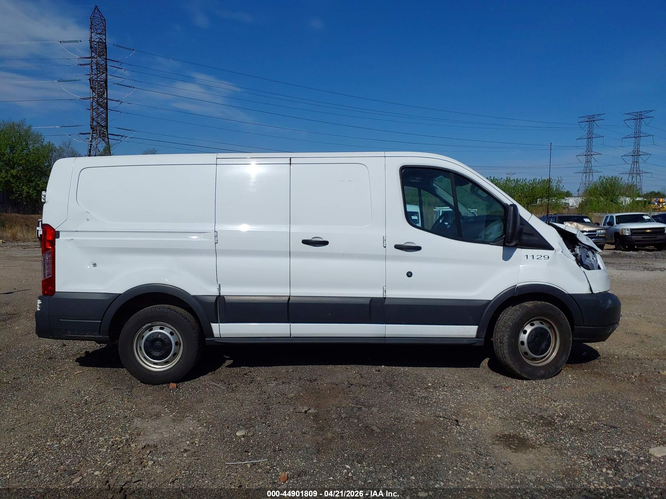 2017 Ford Transit-150   Белый vin: 1FTYE1ZM2HKB04649