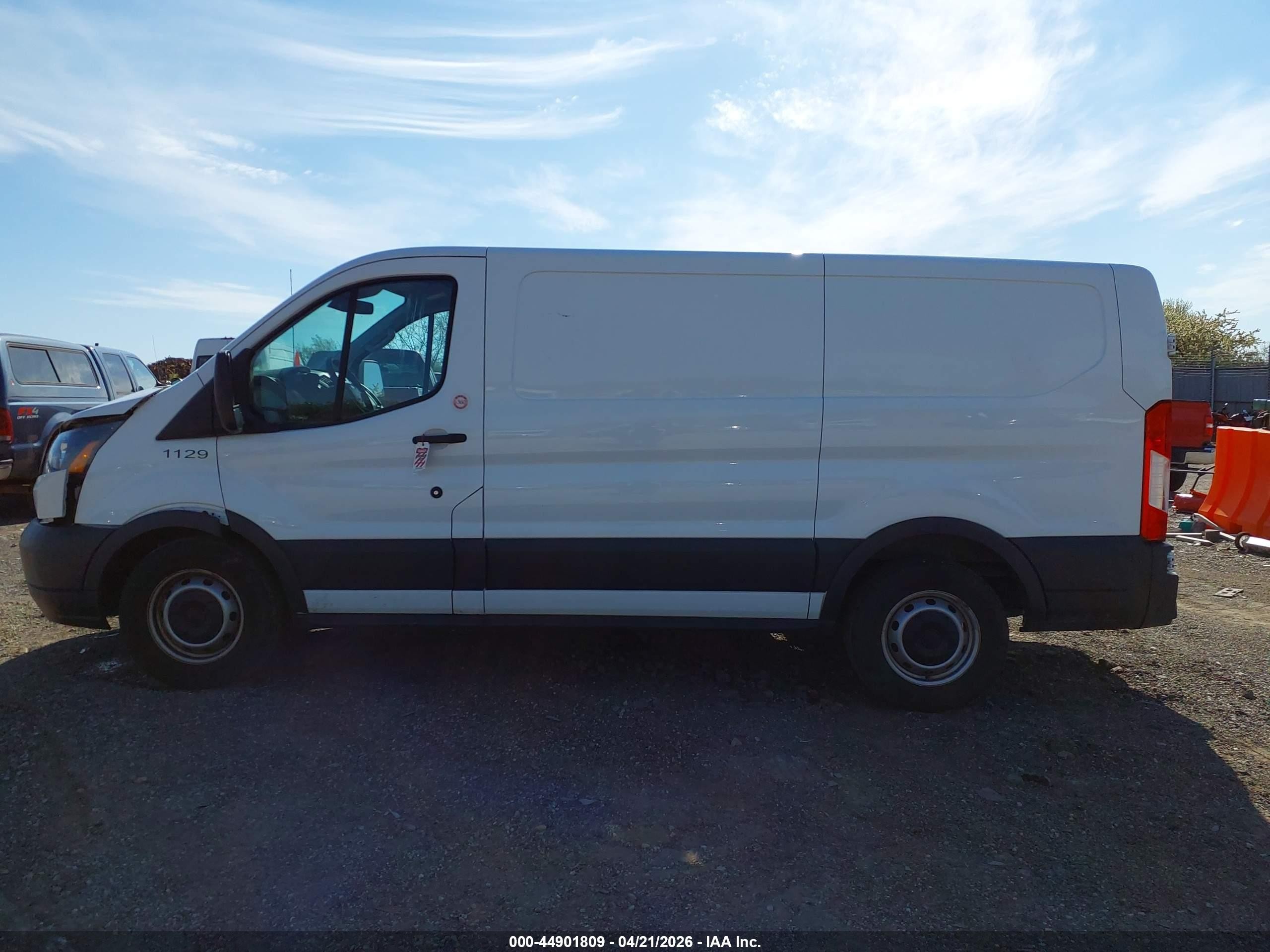 2017 Ford Transit-150   Белый vin: 1FTYE1ZM2HKB04649