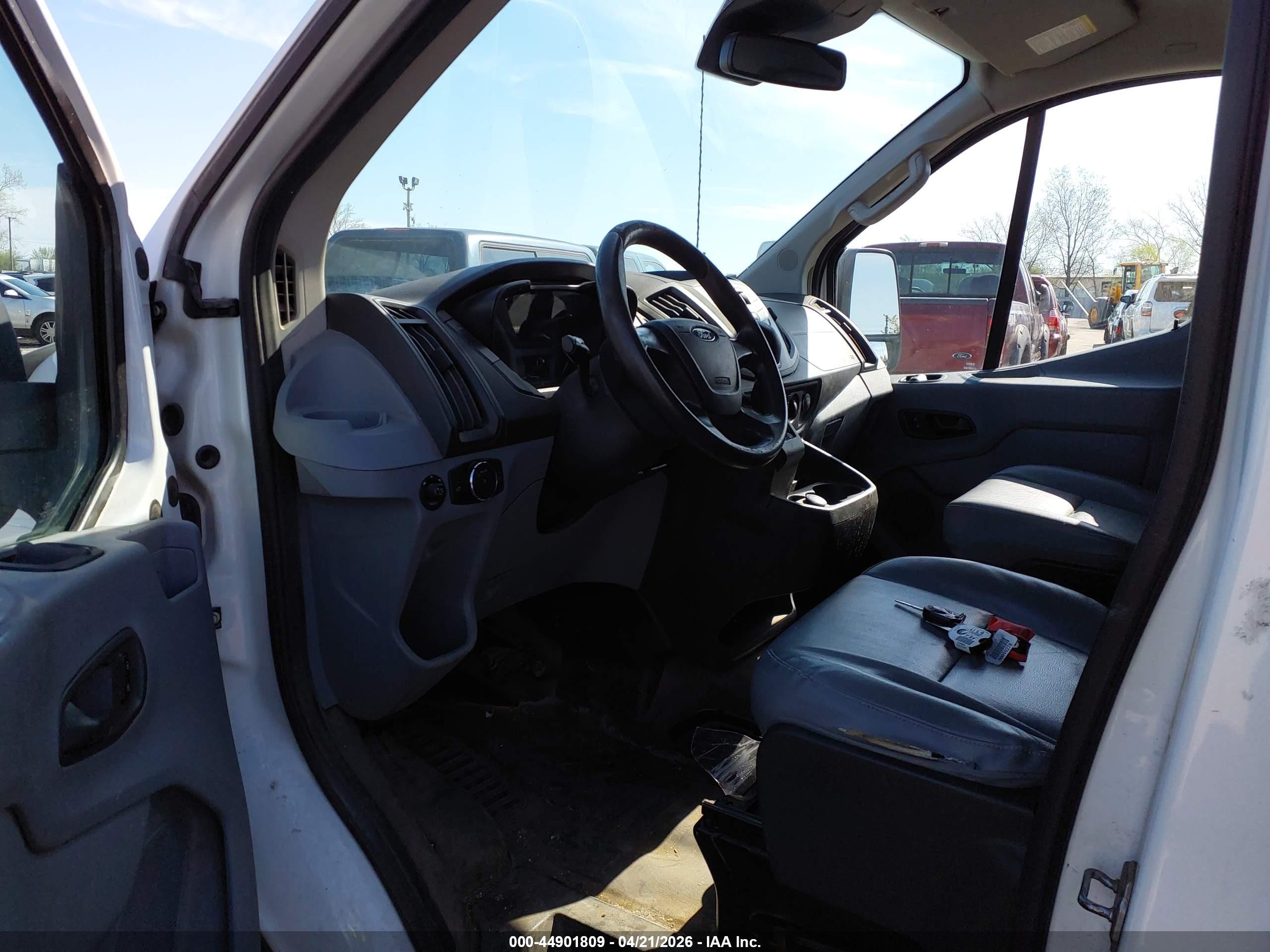 2017 Ford Transit-150   Белый vin: 1FTYE1ZM2HKB04649