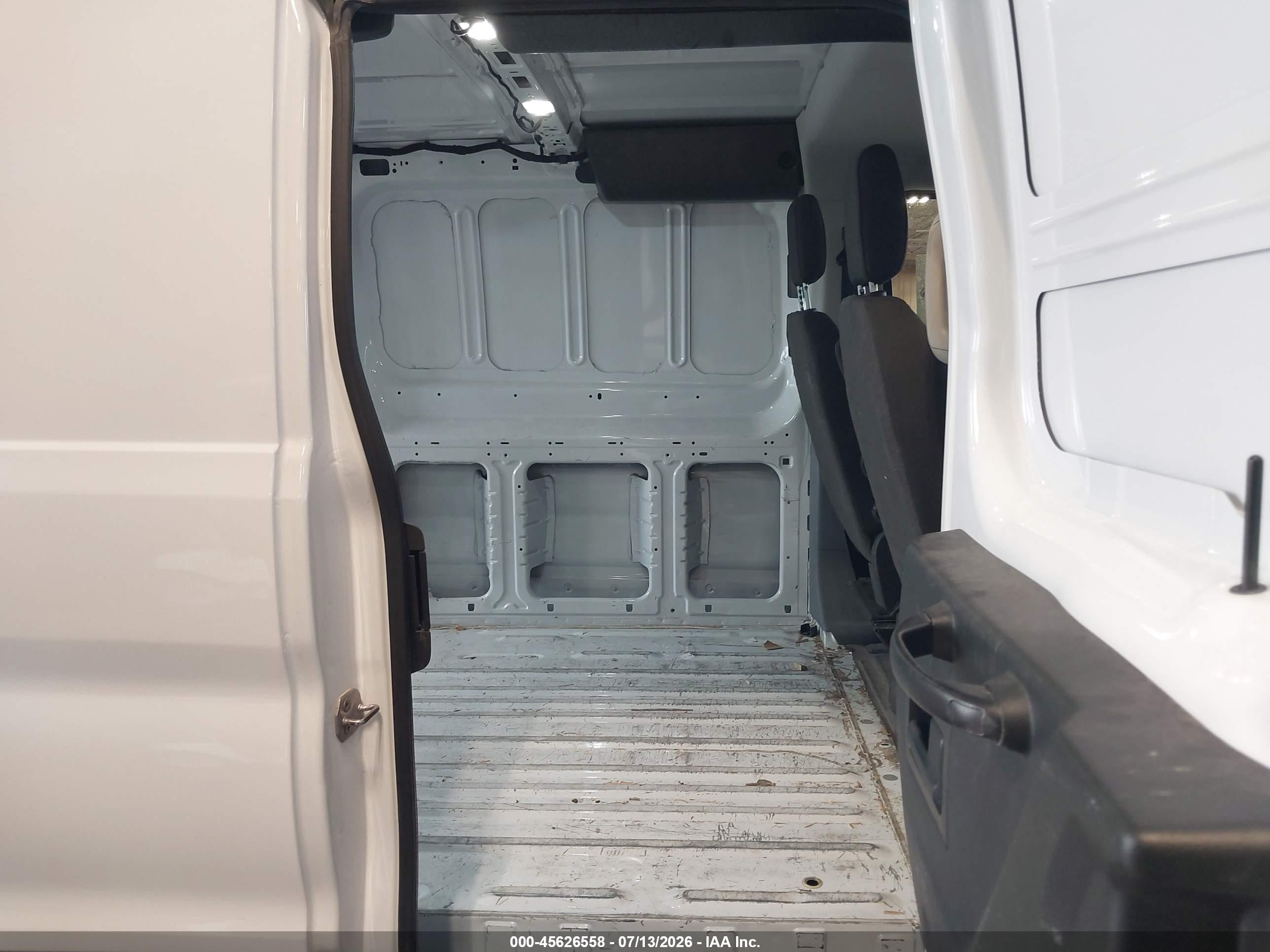 2018 Ford Transit-150   White vin: 1FTYE1ZM7JKB42447
