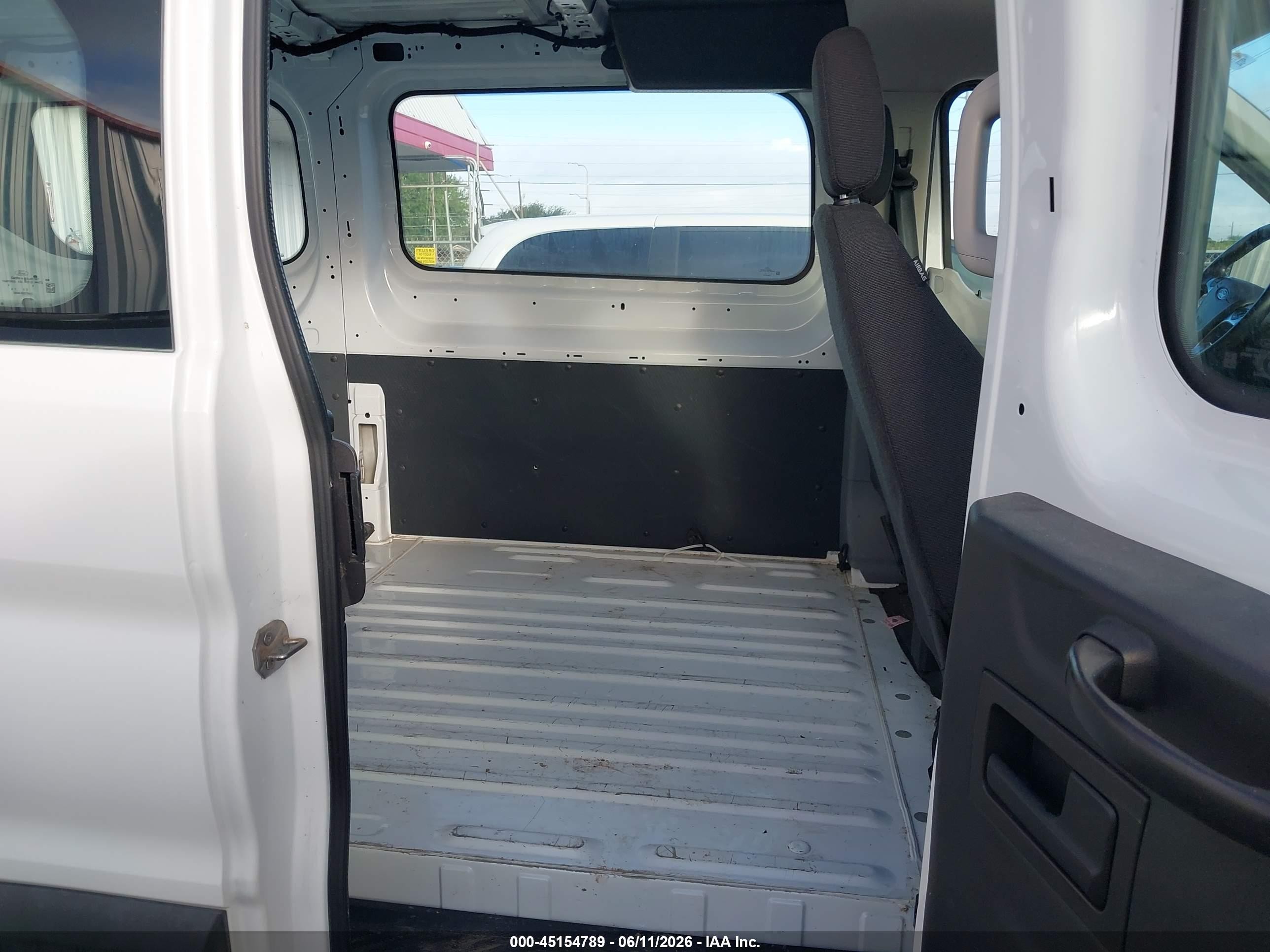 2016 Ford Transit-150   Белый vin: 1FTYE1ZMXGKB41835