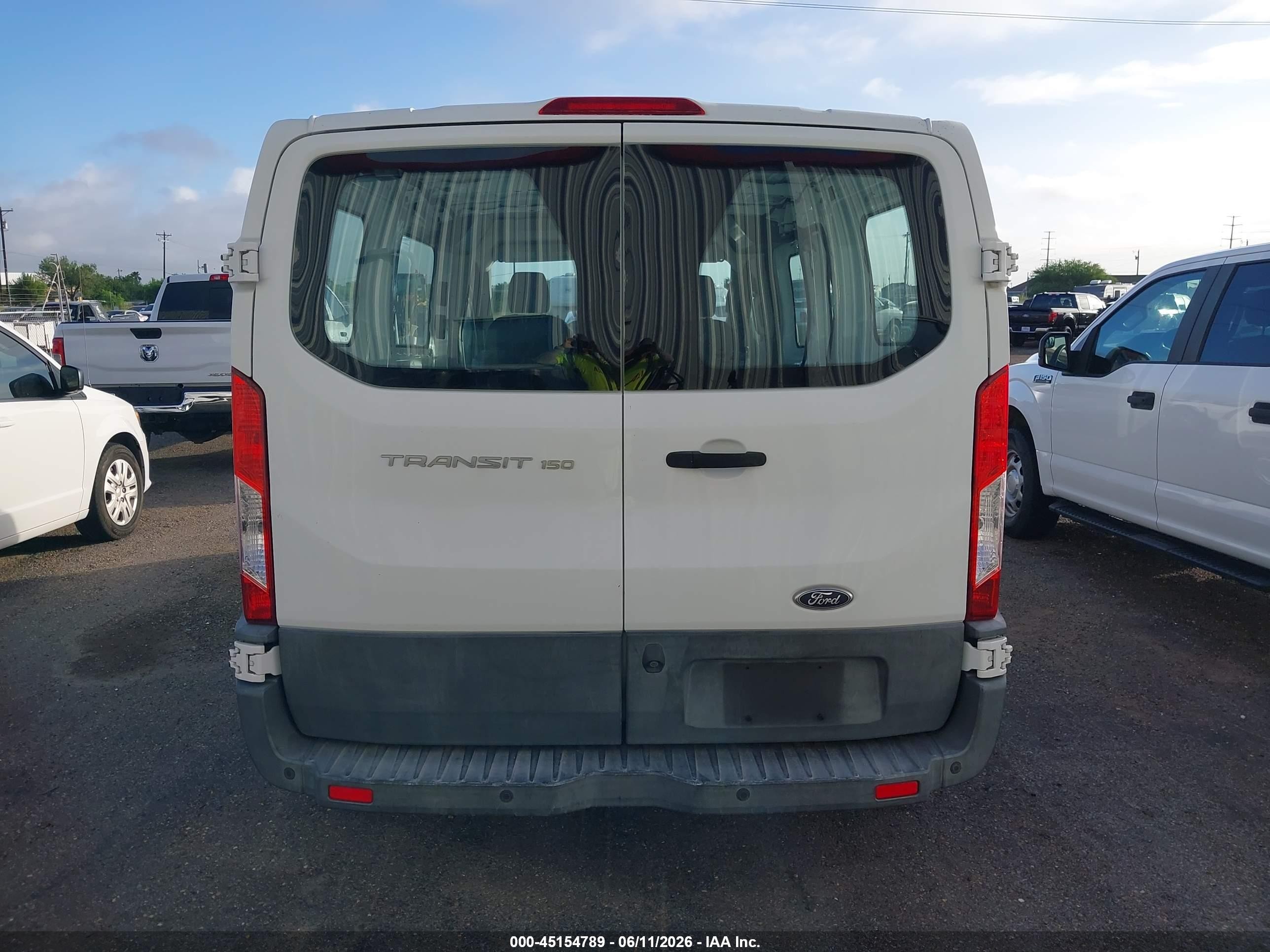 2016 Ford Transit-150   Белый vin: 1FTYE1ZMXGKB41835