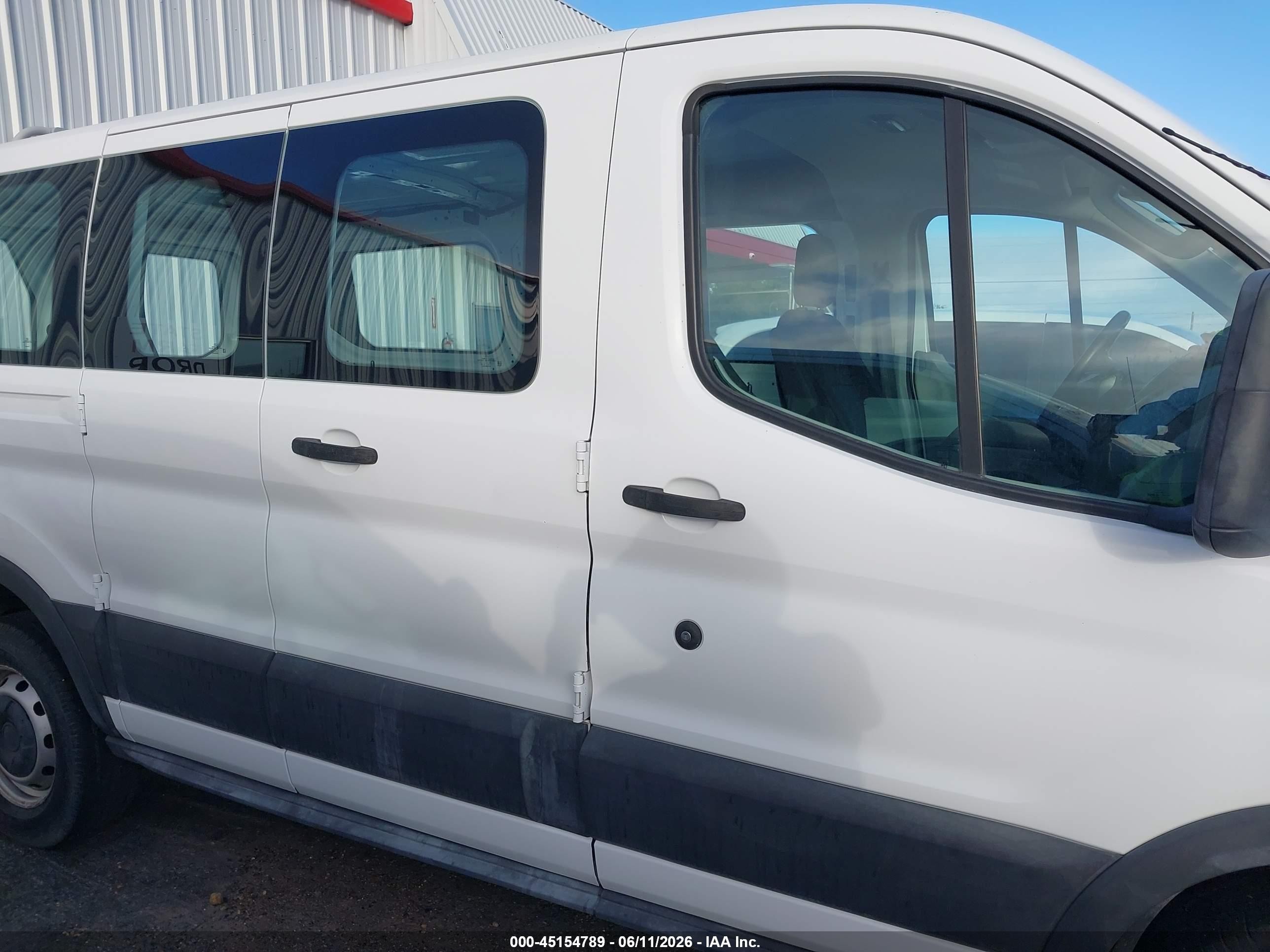 2016 Ford Transit-150   Белый vin: 1FTYE1ZMXGKB41835