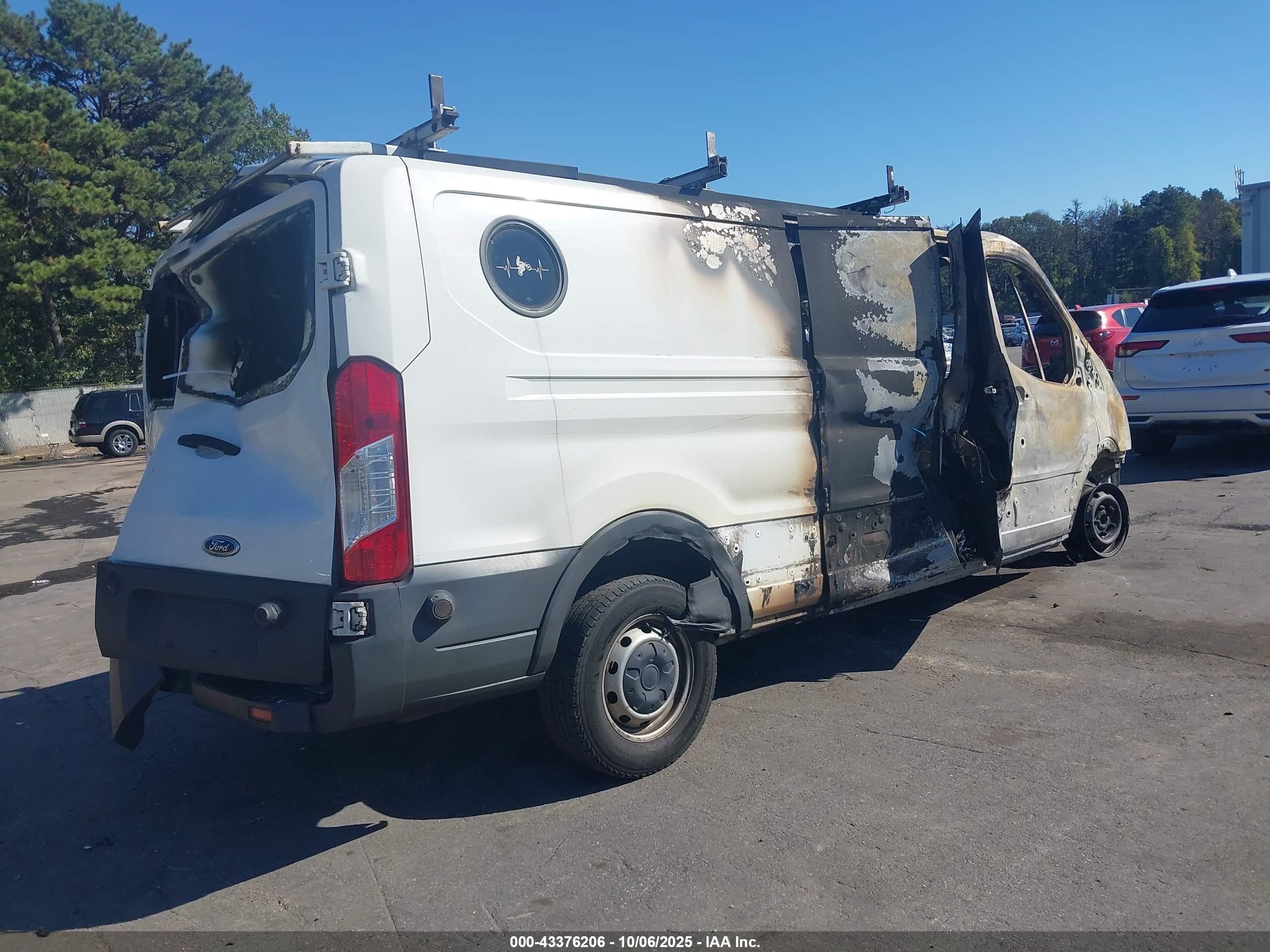 2017 Ford Transit-150   Белый vin: 1FTYE9ZM5HKA61116