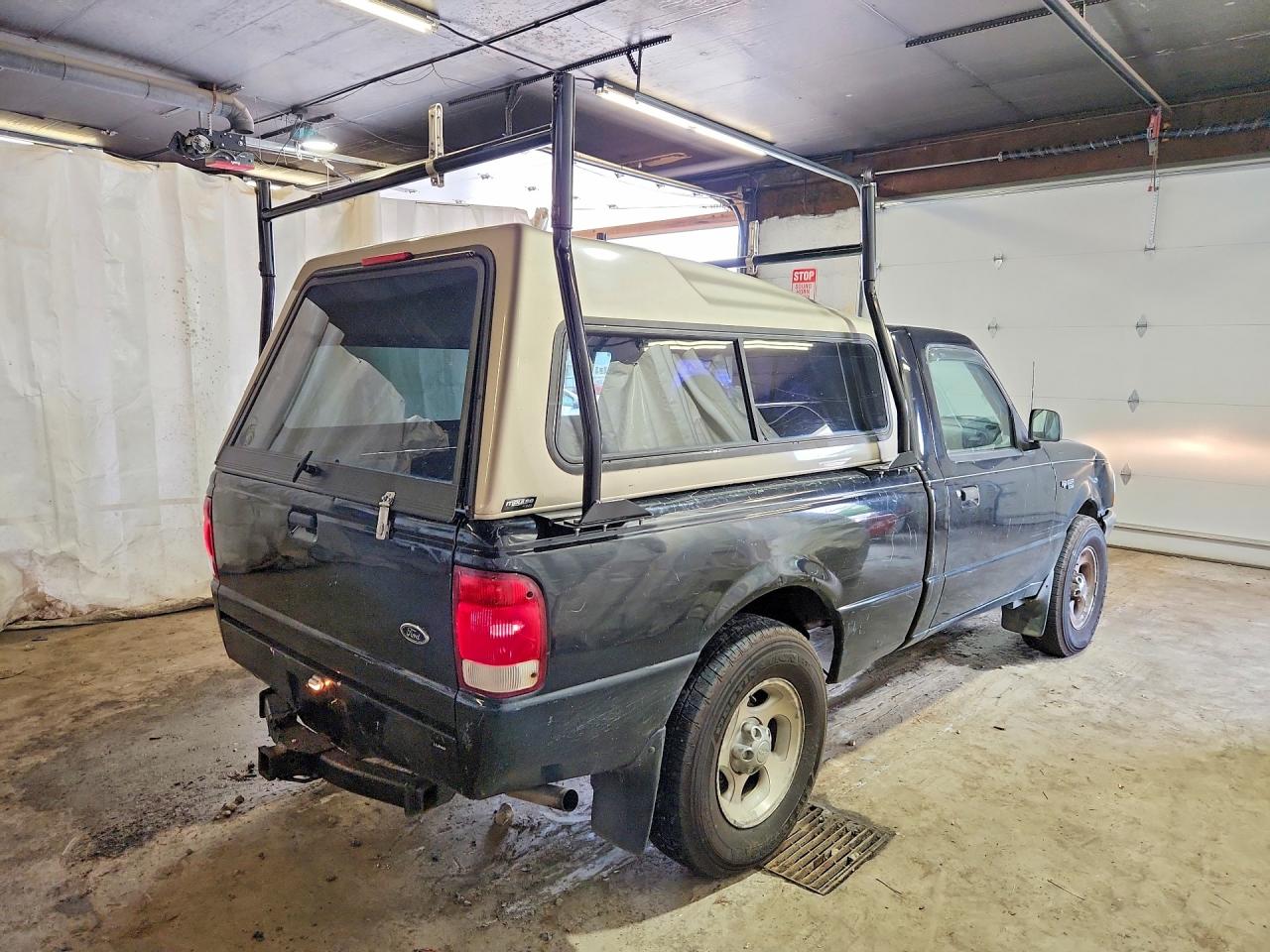 2000 Ford Ranger Black vin: 1FTYR10C0YTB02885