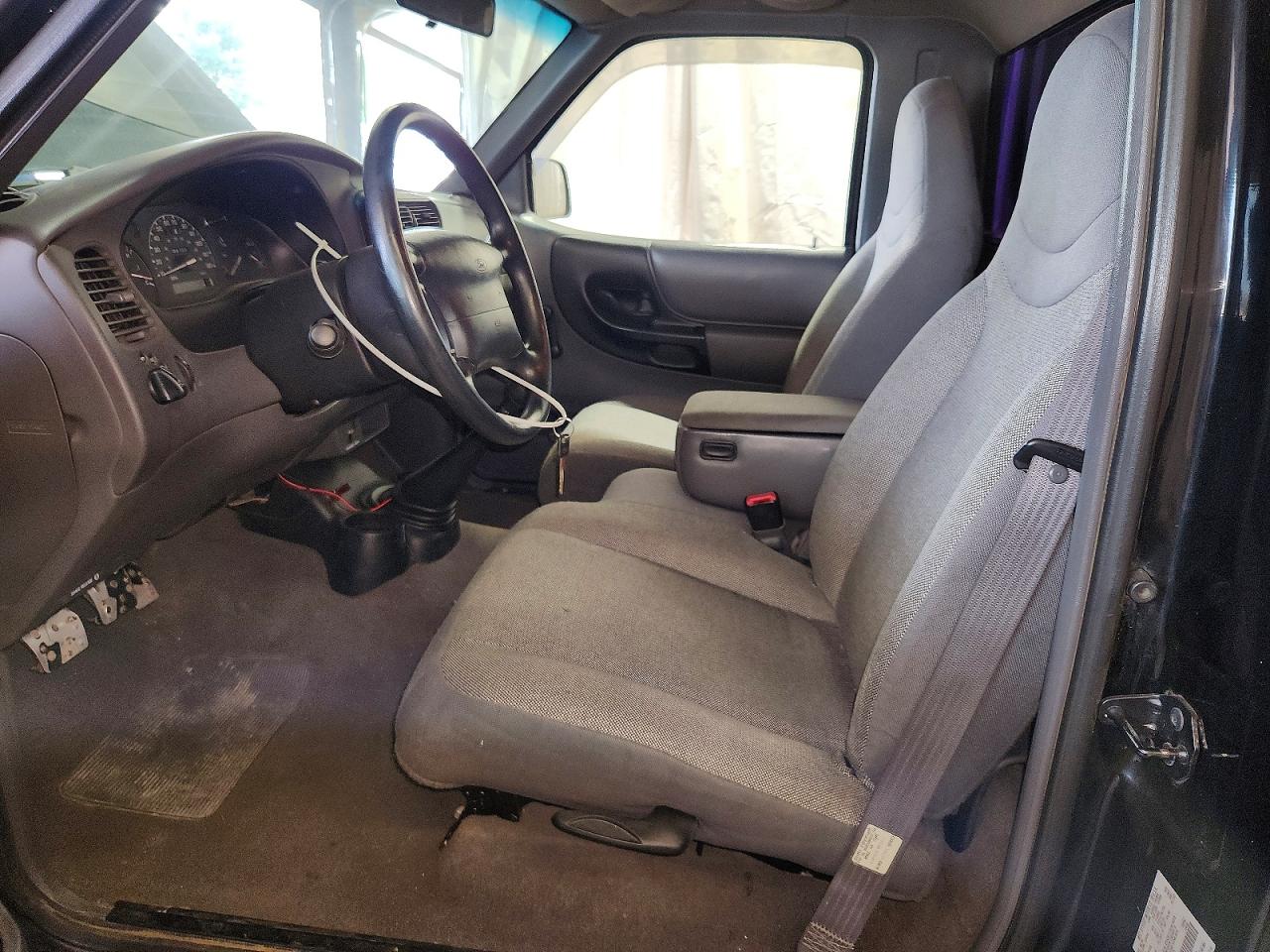 2000 Ford Ranger Black vin: 1FTYR10C0YTB02885
