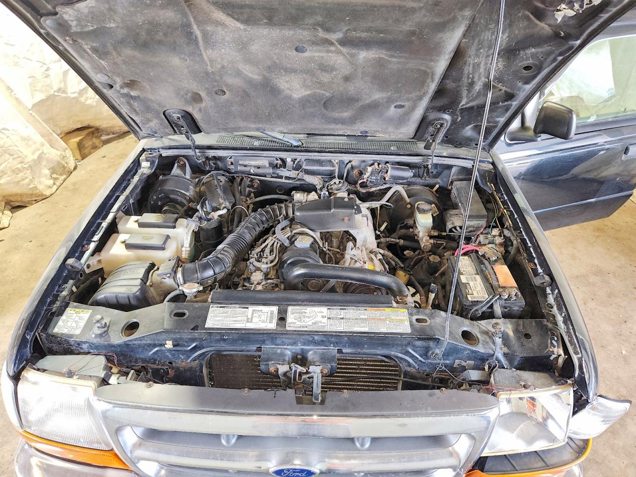 2000 Ford Ranger Black vin: 1FTYR10C0YTB02885
