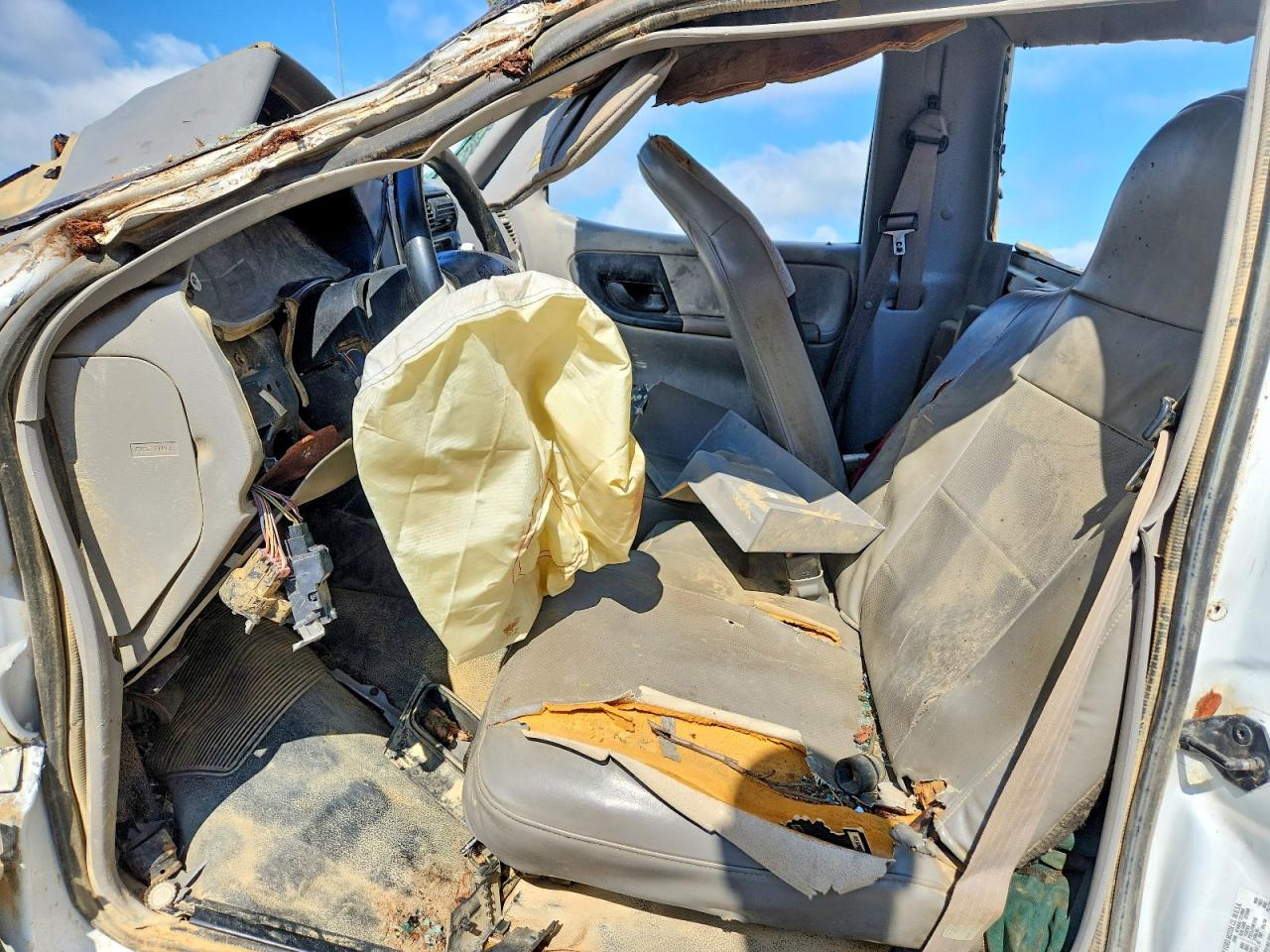 2000 Ford Ranger White vin: 1FTYR10C1YTA26805