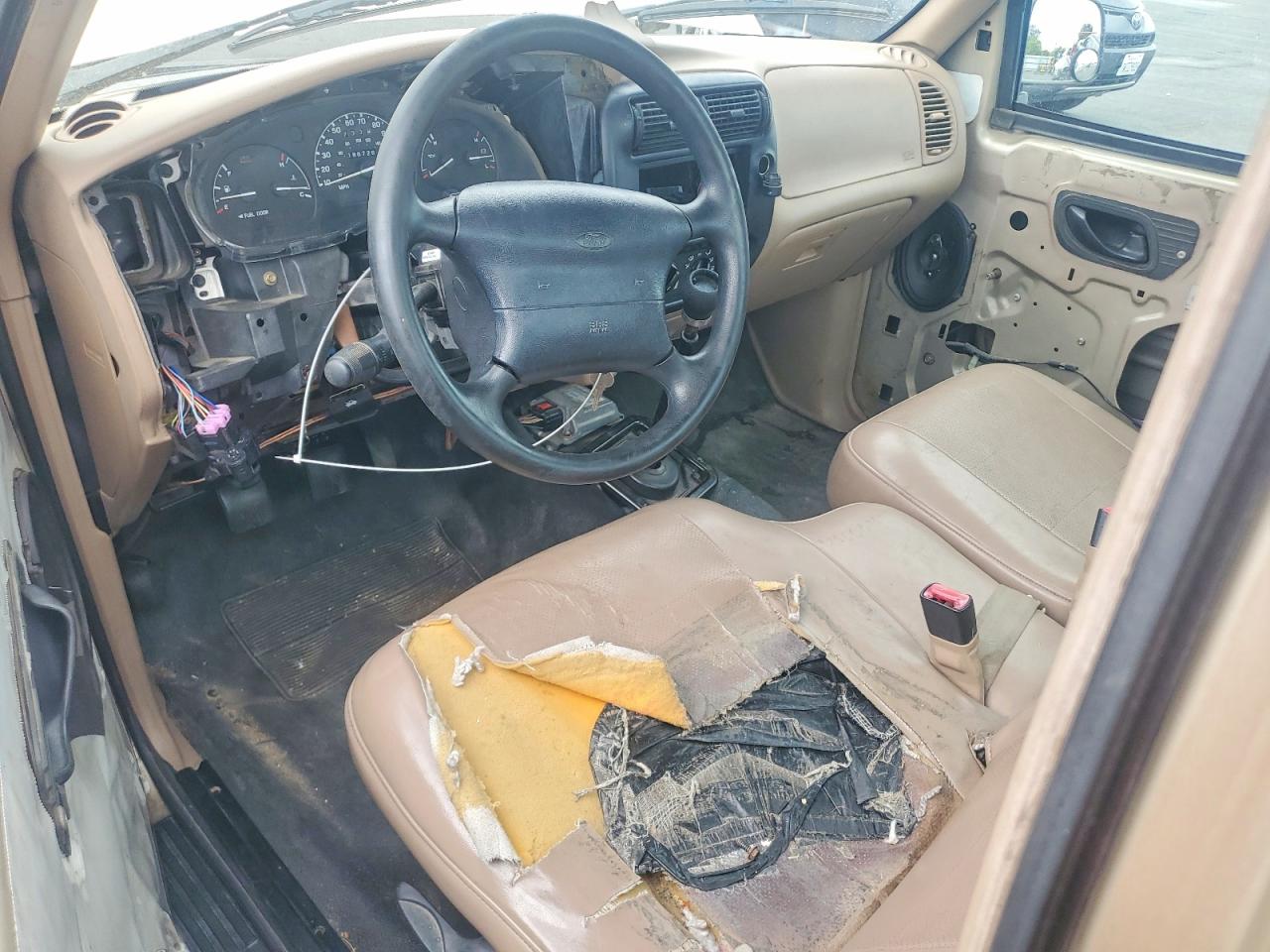 1999 Ford Ranger Желто-коричневый vin: 1FTYR10C2XPB64103