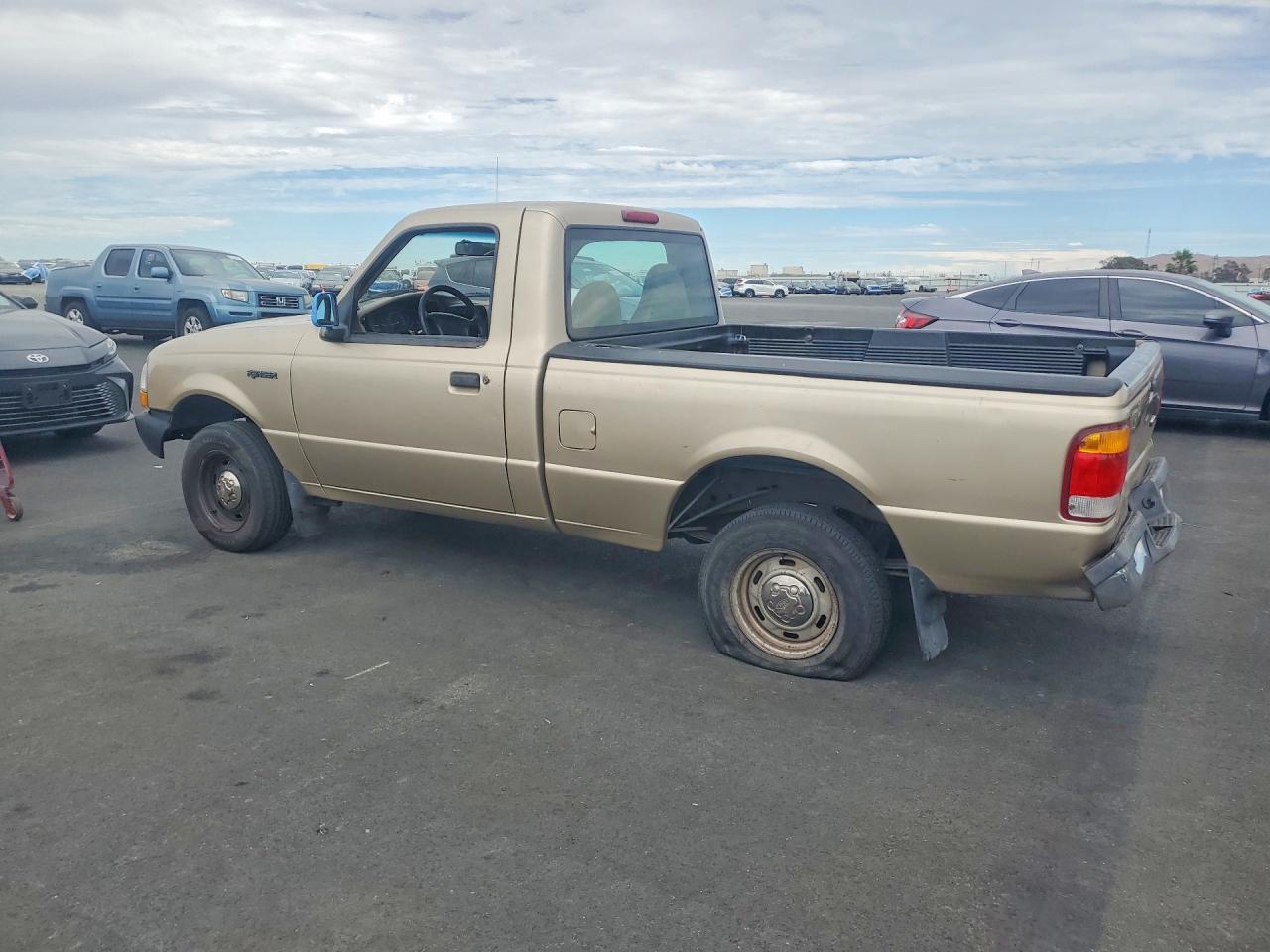 1999 Ford Ranger Желто-коричневый vin: 1FTYR10C2XPB64103