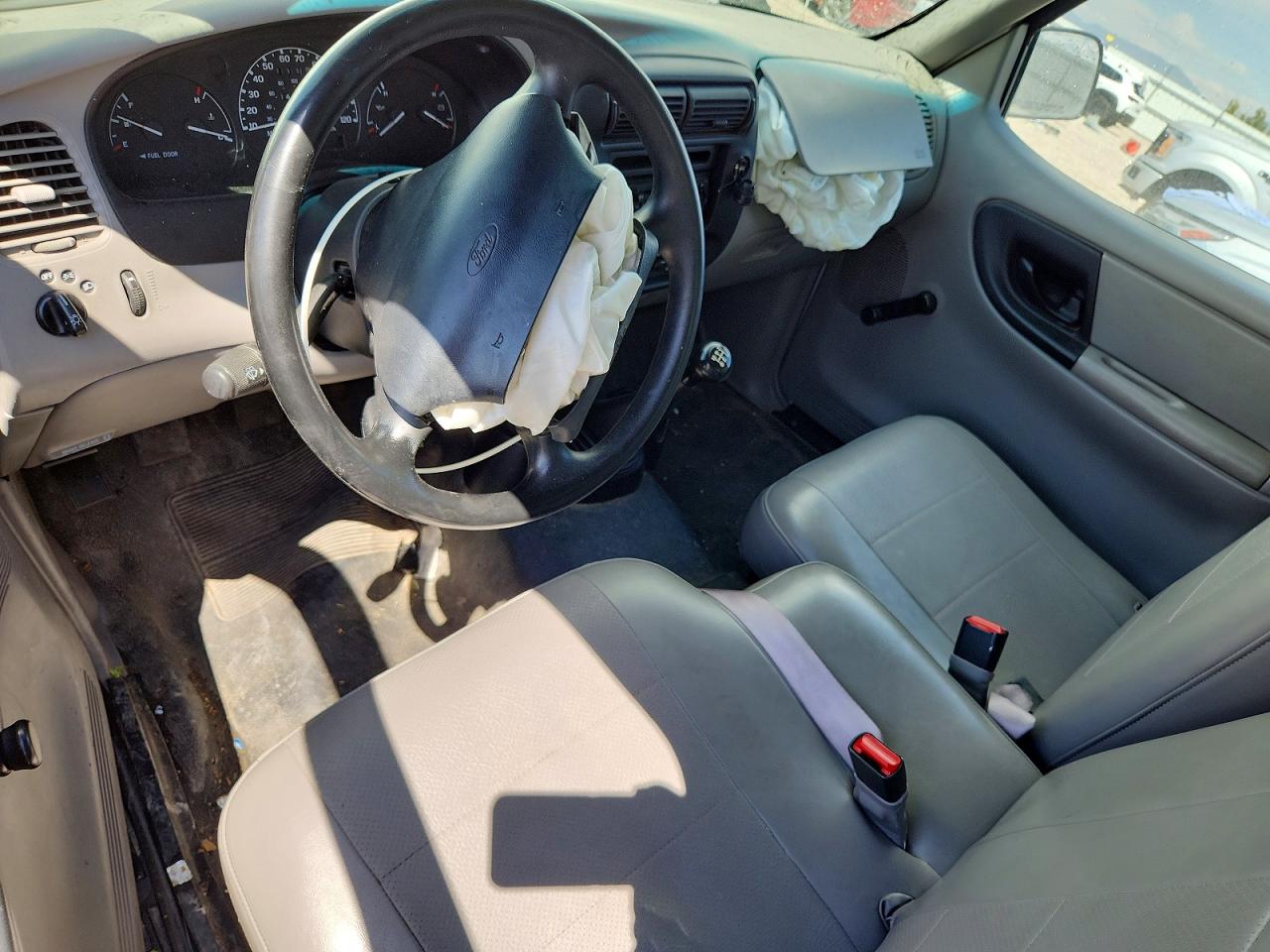 2000 Ford Ranger White vin: 1FTYR10C2YPA01162