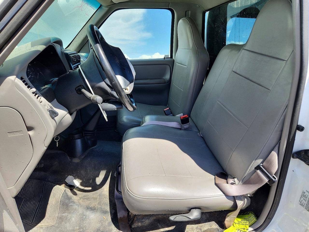 2000 Ford Ranger White vin: 1FTYR10C2YPA01162