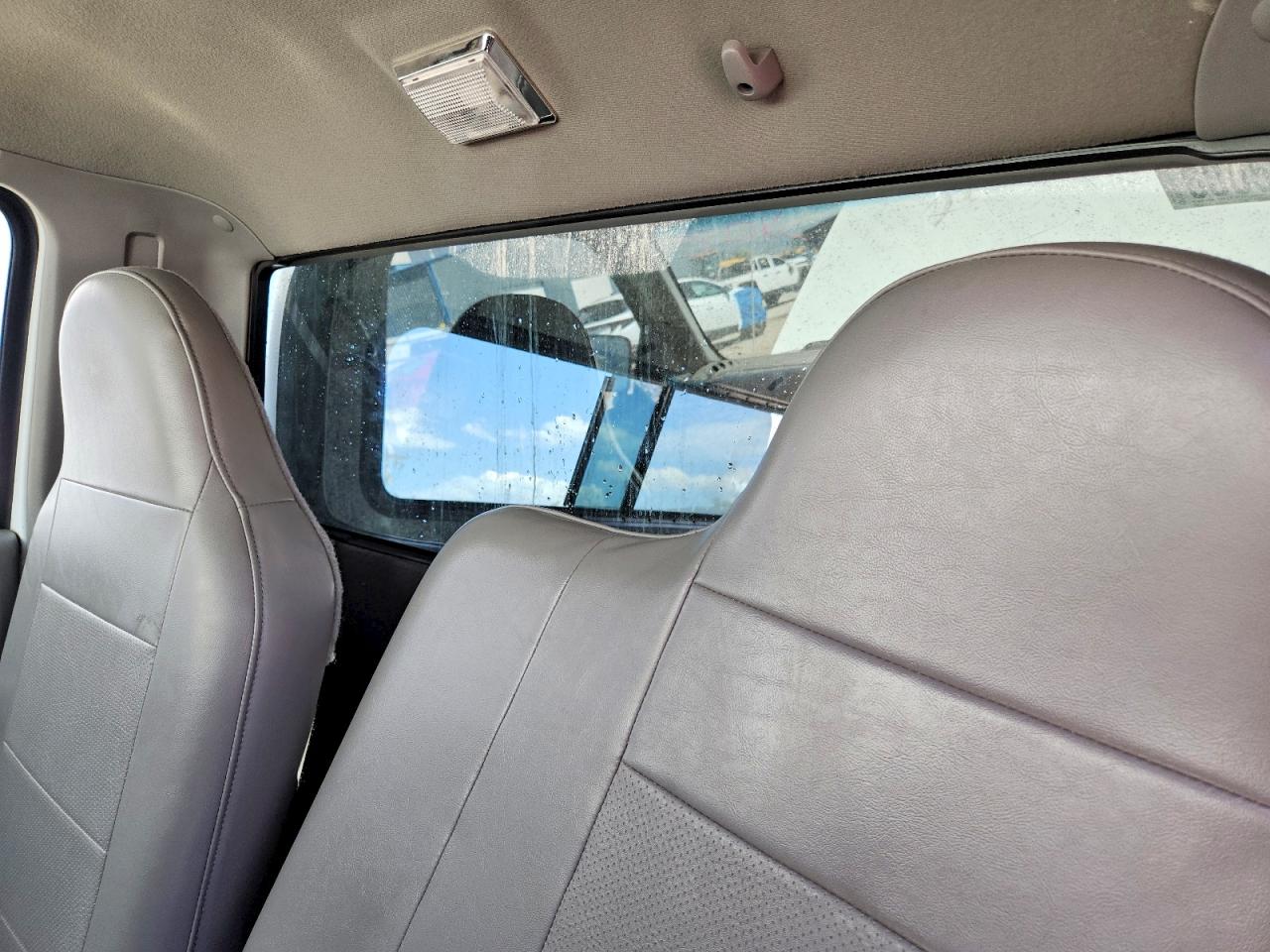2000 Ford Ranger White vin: 1FTYR10C2YPA01162