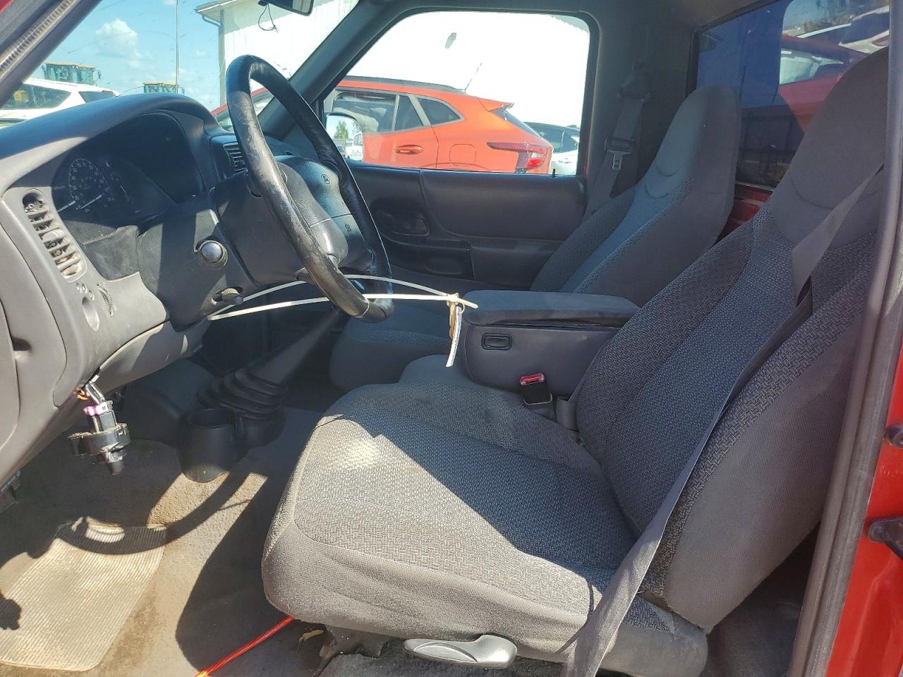 1999 Ford Ranger Red vin: 1FTYR10C3XPB23687