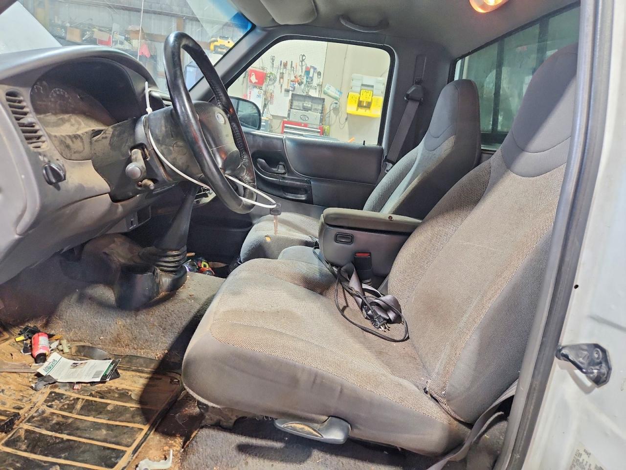 2001 Ford Ranger White vin: 1FTYR10C41TA45189
