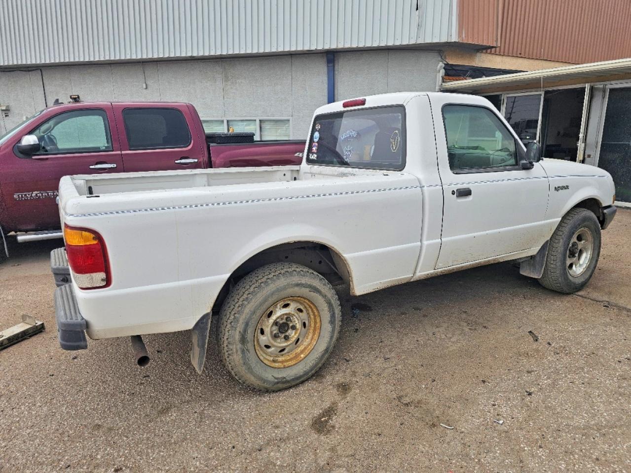 1998 Ford Ranger Белый vin: 1FTYR10C4WUD05995