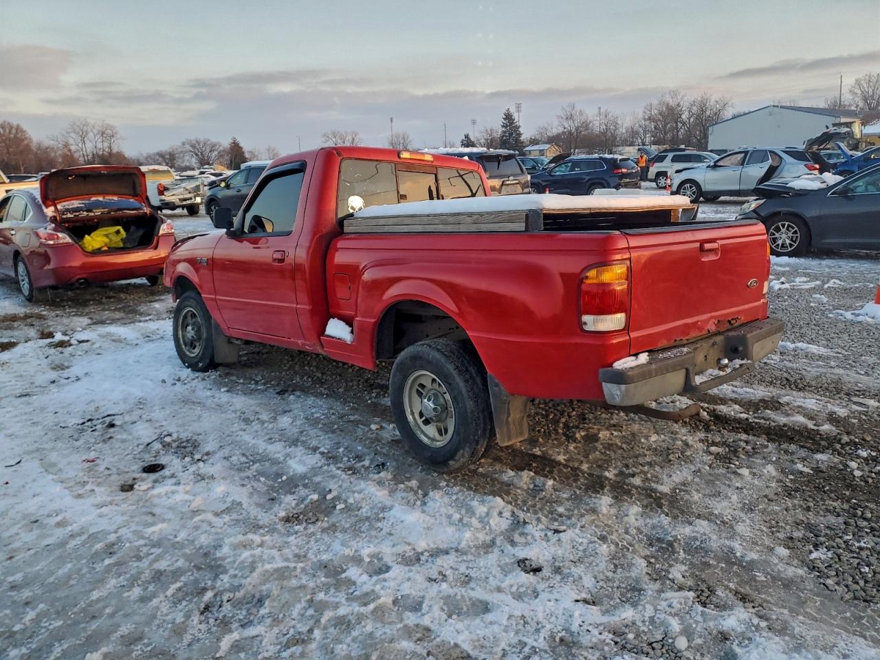 1998 Ford Ranger Burgundy vin: 1FTYR10C5WPA65175