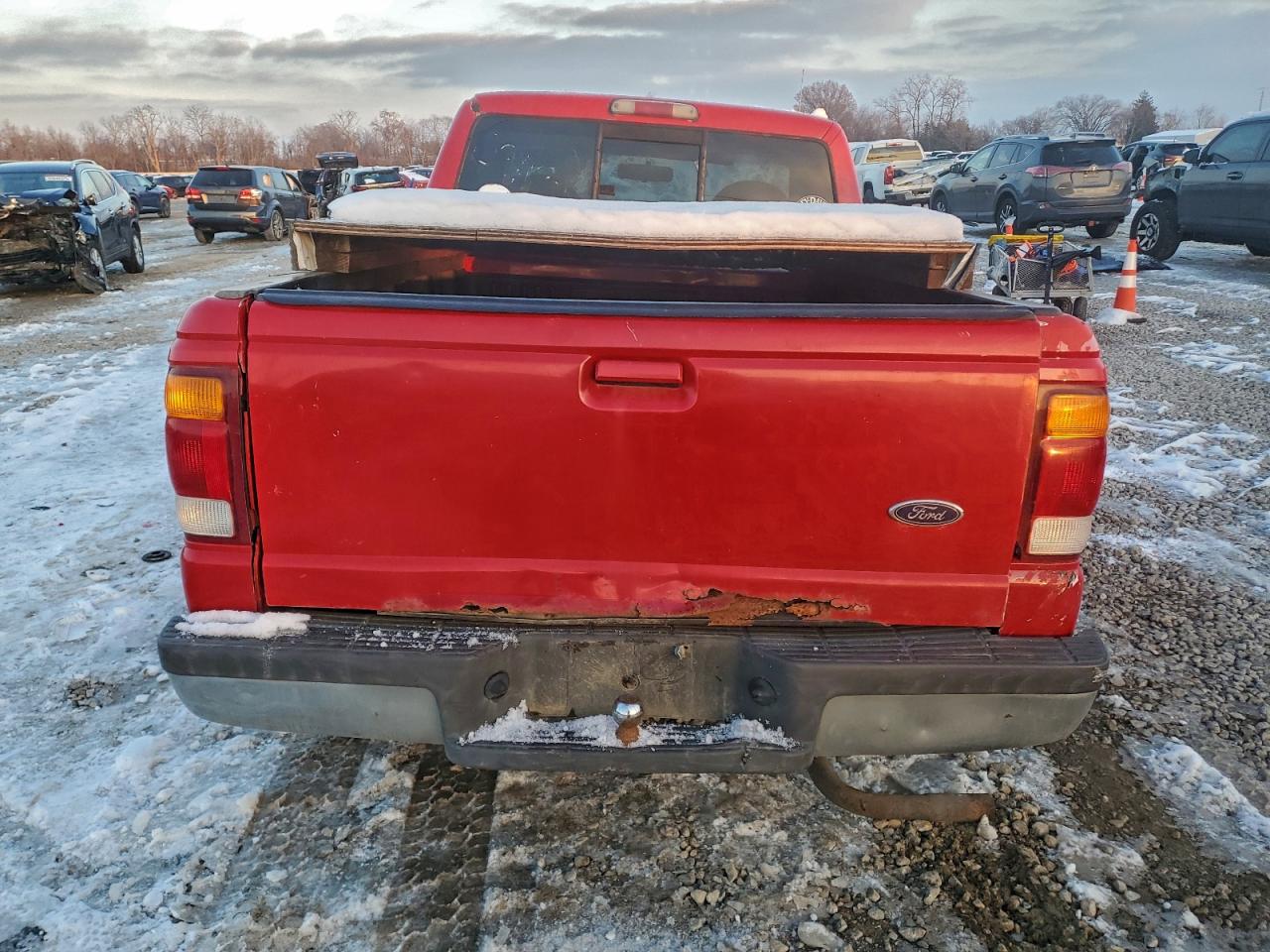 1998 Ford Ranger Burgundy vin: 1FTYR10C5WPA65175