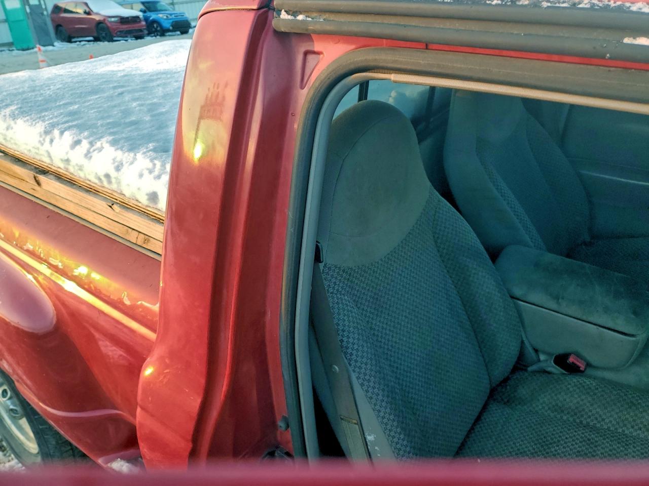 1998 Ford Ranger Burgundy vin: 1FTYR10C5WPA65175