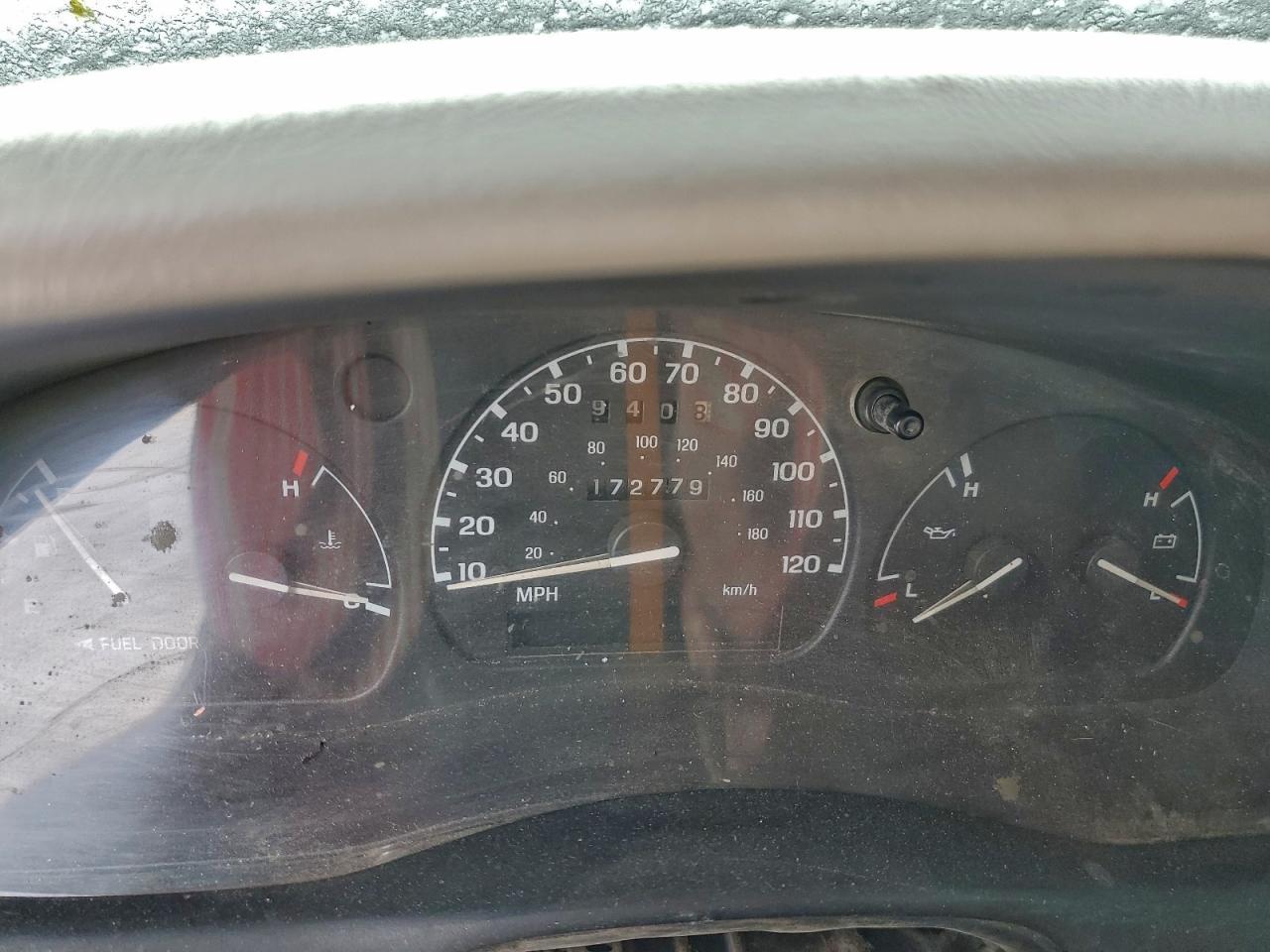 1998 Ford Ranger Burgundy vin: 1FTYR10C5WPA65175