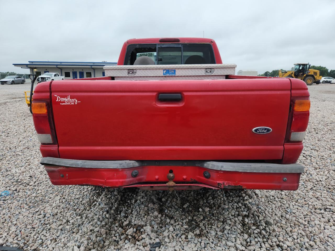 1999 Ford Ranger Red vin: 1FTYR10C5XTA95186