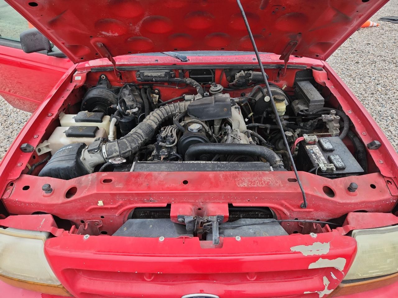 1999 Ford Ranger Red vin: 1FTYR10C5XTA95186