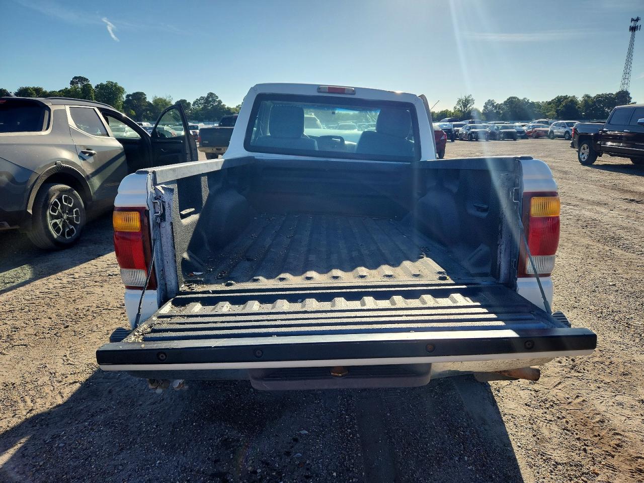 1999 Ford Ranger White vin: 1FTYR10C5XUA23866