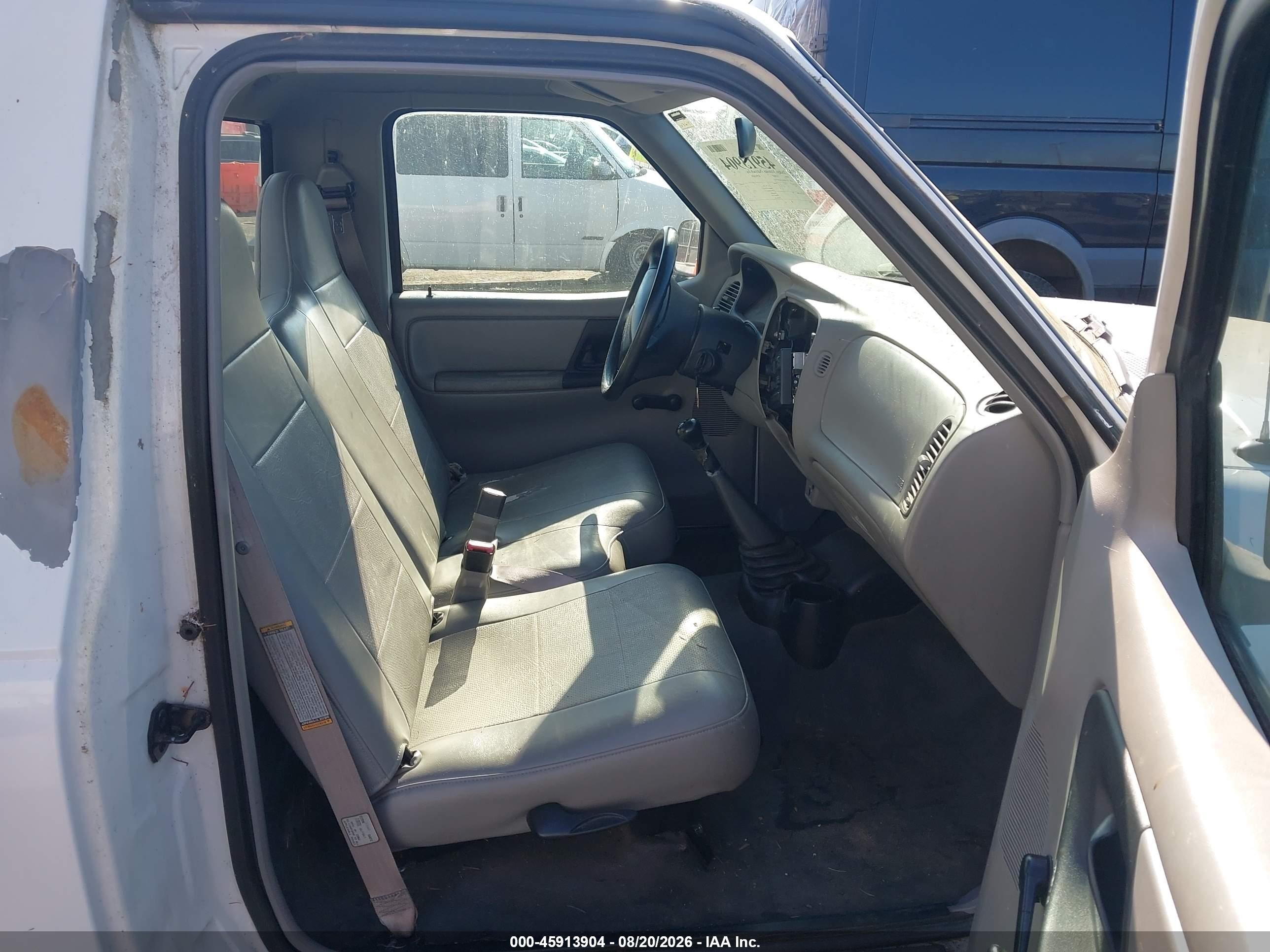 1999 Ford Ranger Xl/xlt White vin: 1FTYR10C5XUB37365