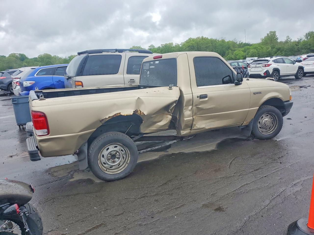 2000 Ford Ranger Gold vin: 1FTYR10C5YTA99577