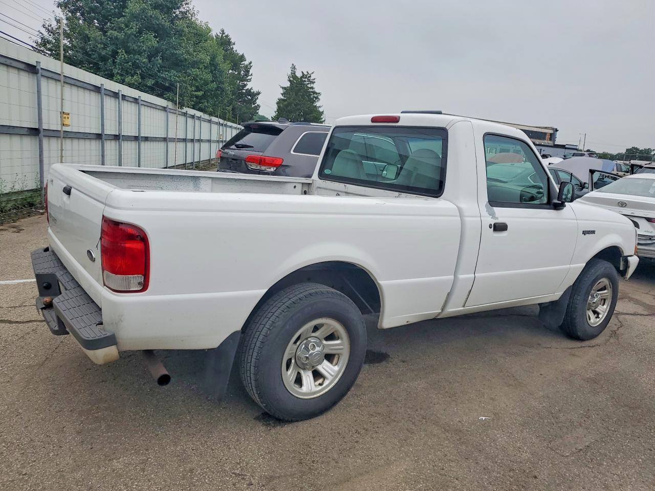 2000 Ford Ranger White vin: 1FTYR10C6YPA50266