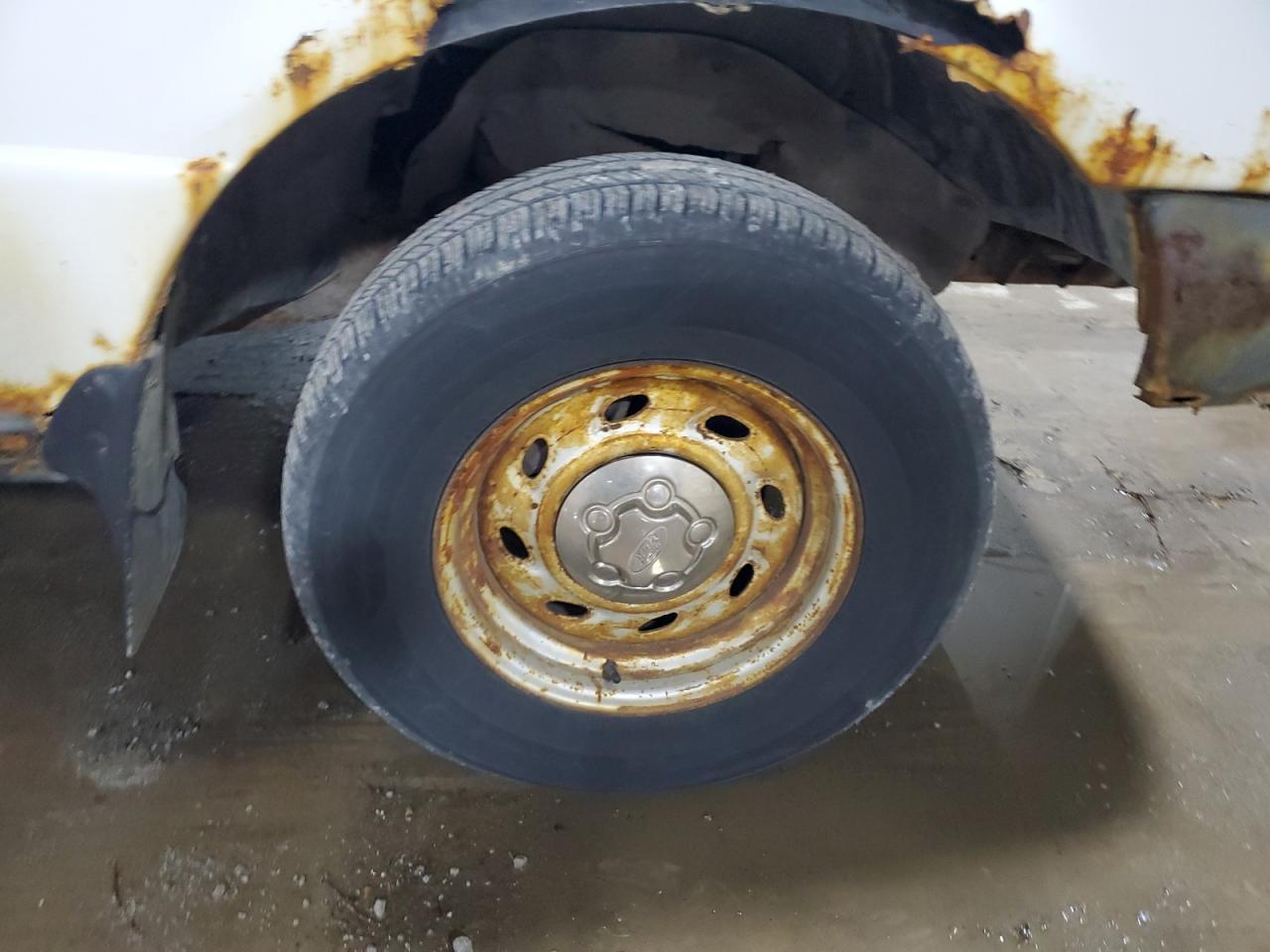 2000 Ford Ranger White vin: 1FTYR10C6YTA35466 Damage: Right Front Wheel, Rust, Repair Required