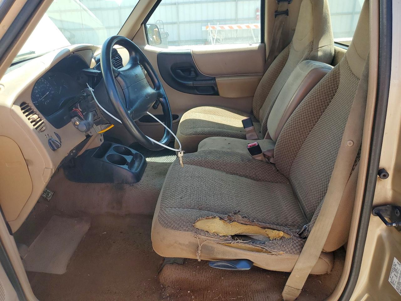 1999 Ford Ranger Beige vin: 1FTYR10C7XUB96790