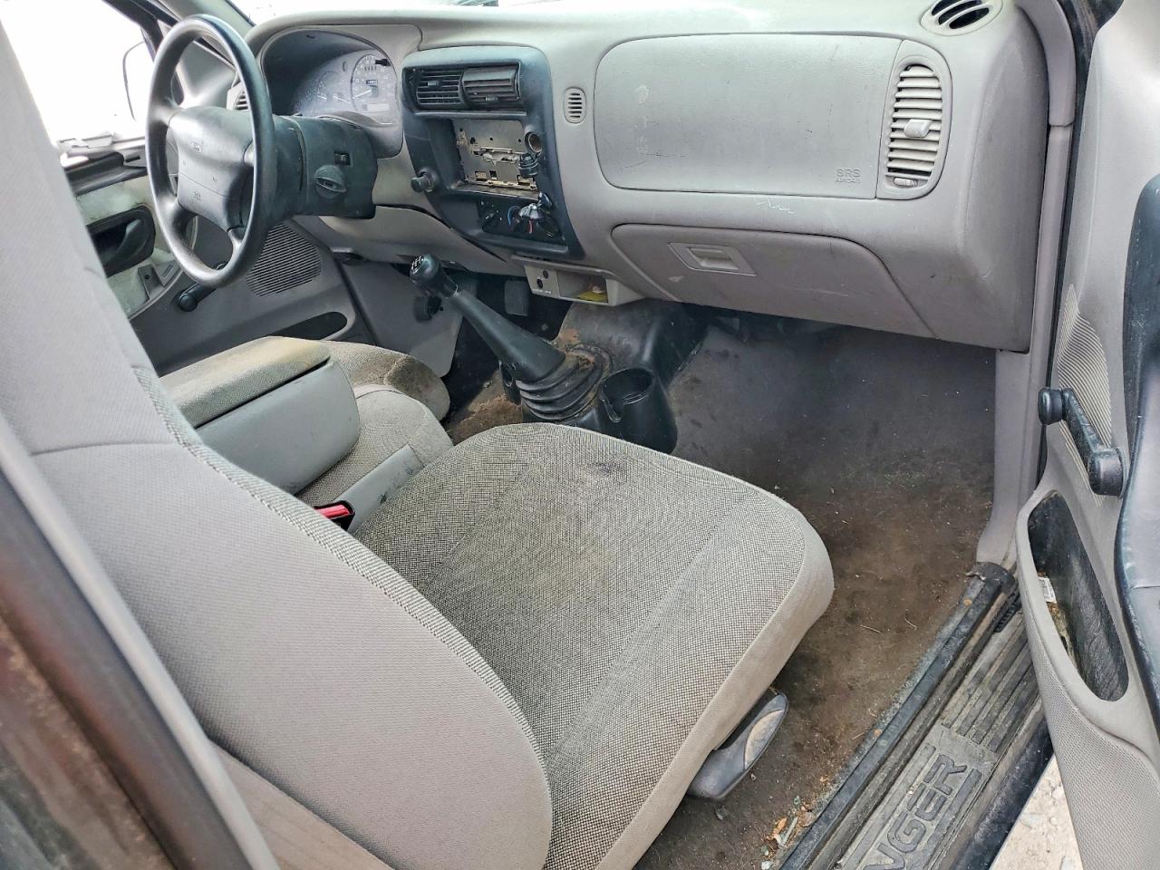 2000 Ford Ranger Black vin: 1FTYR10C7YPA57307