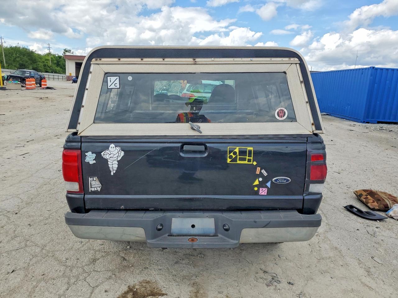 2000 Ford Ranger Black vin: 1FTYR10C7YPA57307