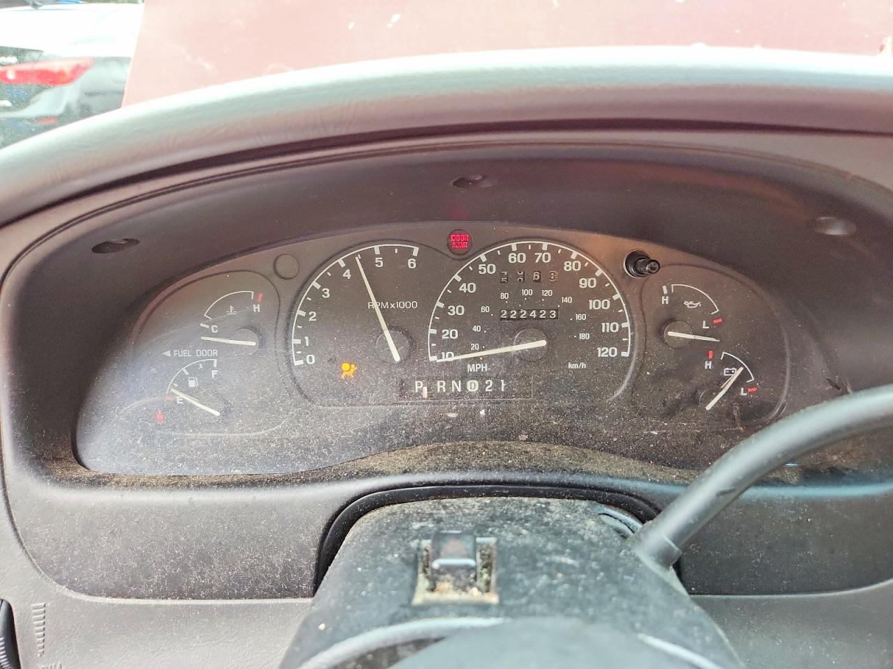 2001 Ford Ranger Red vin: 1FTYR10C81TA09912